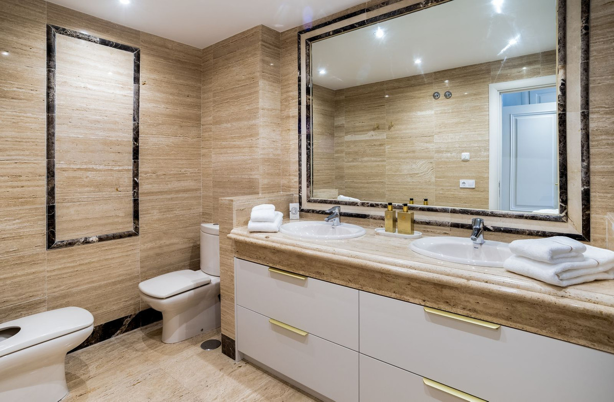 3 Bedroom Apartment in Marbella - Photo 17