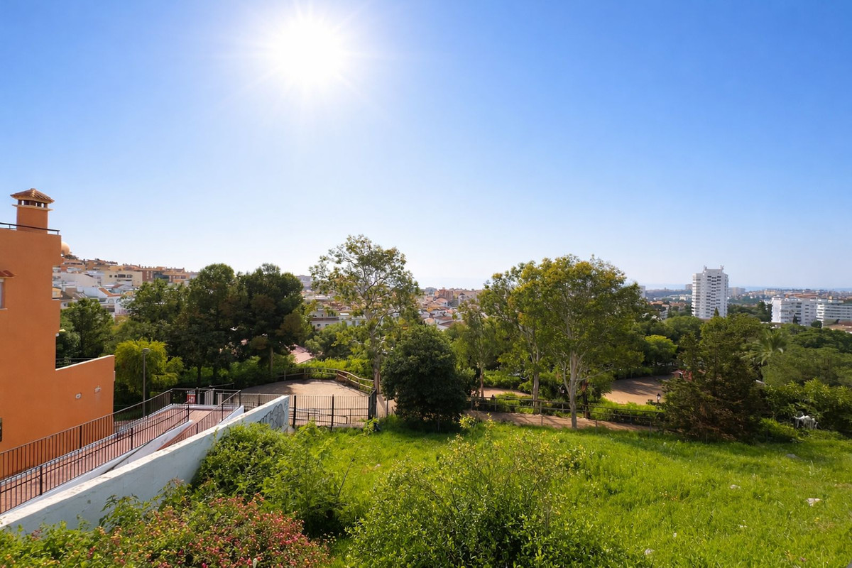 3 Bedroom Townhouse in Benalmádena - Photo 2
