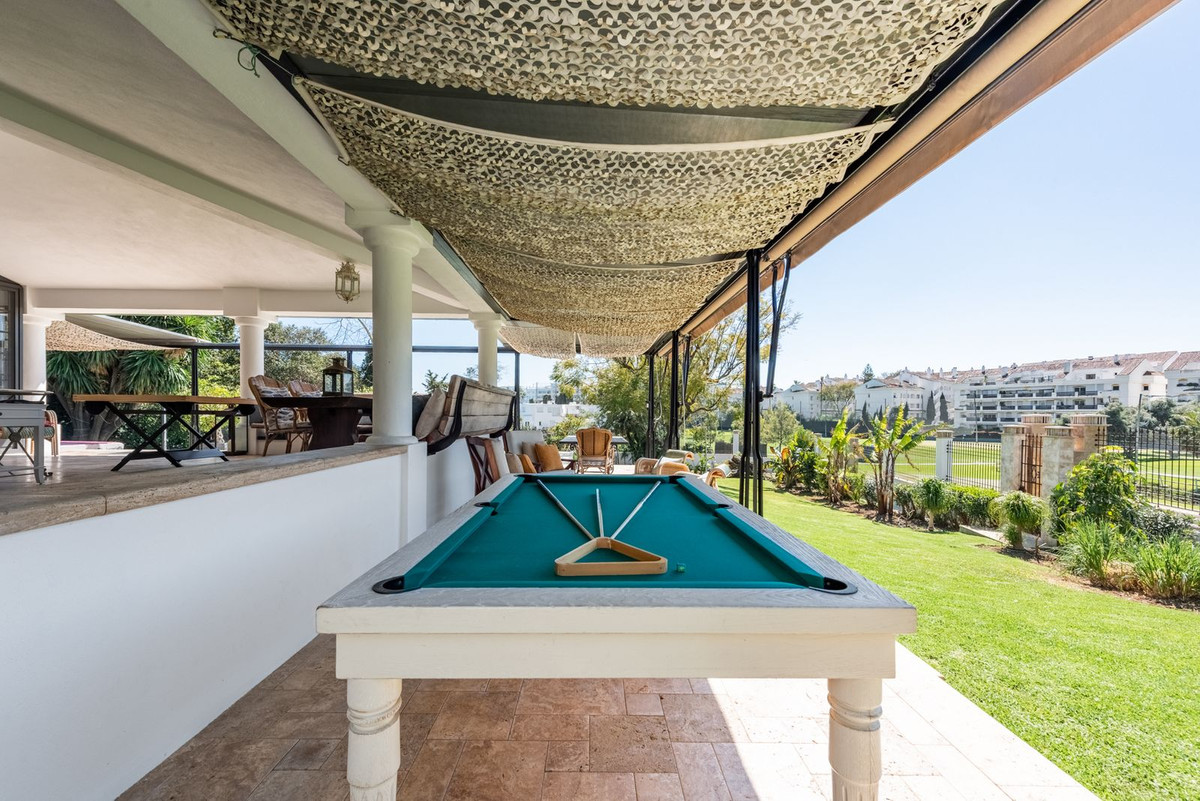 4 Bedroom Villa in San Pedro de Alcántara - Photo 42