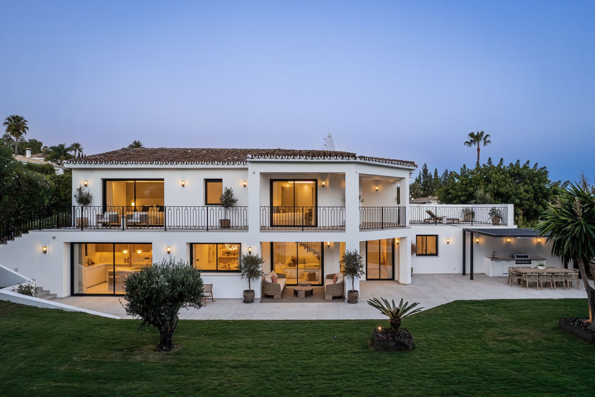 4 Bedroom Villa in Marbella - Photo 45