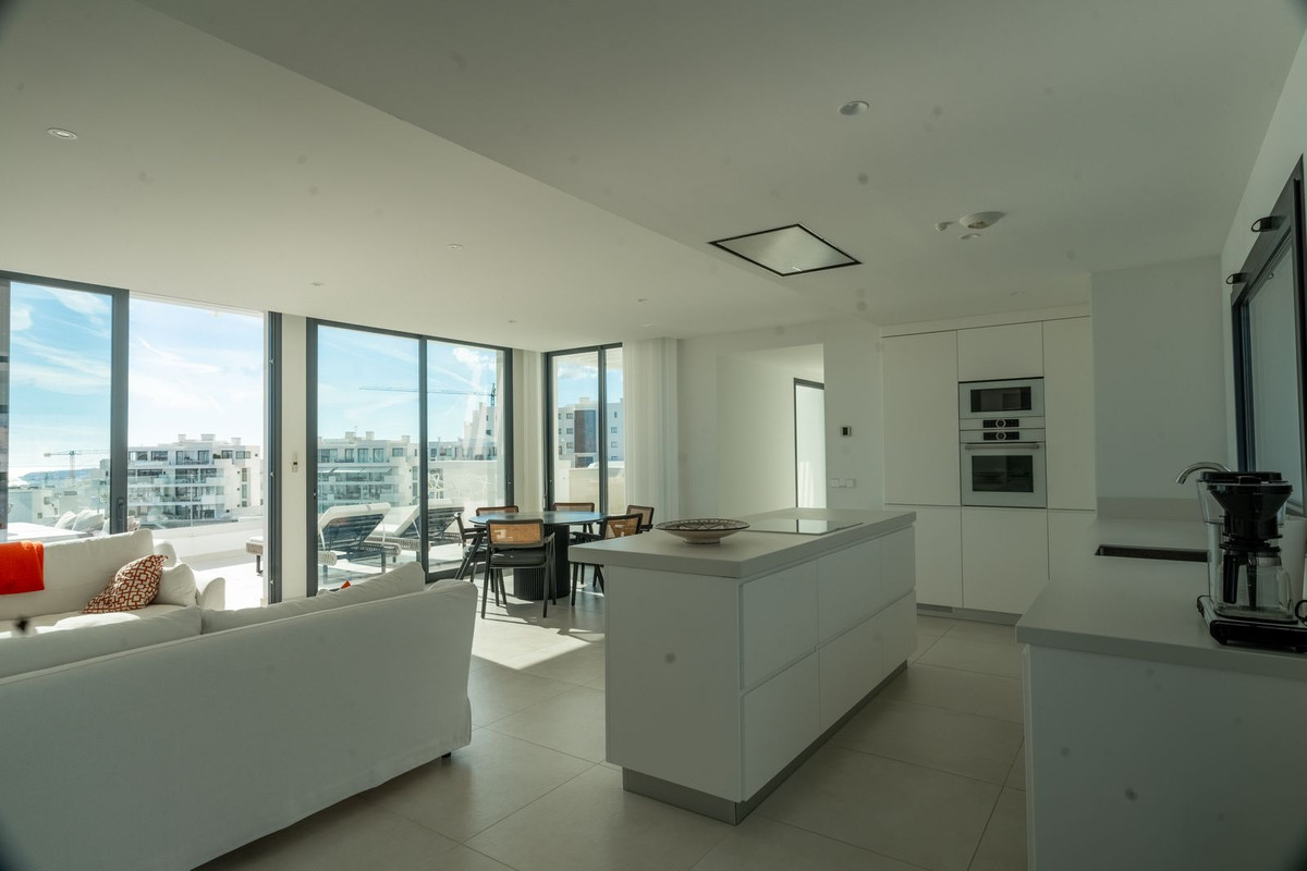 3 Bedroom Penthouse in Fuengirola - Photo 31