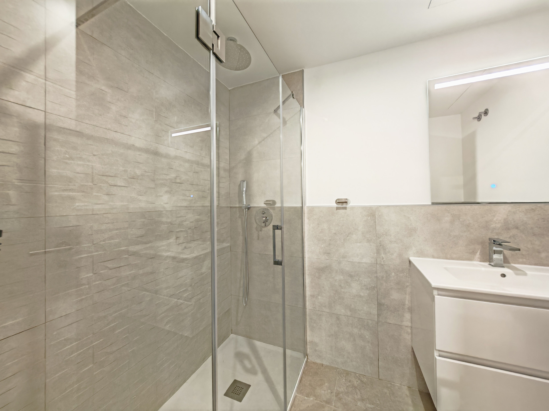 2 Bedroom Apartment in Estepona - Photo 15