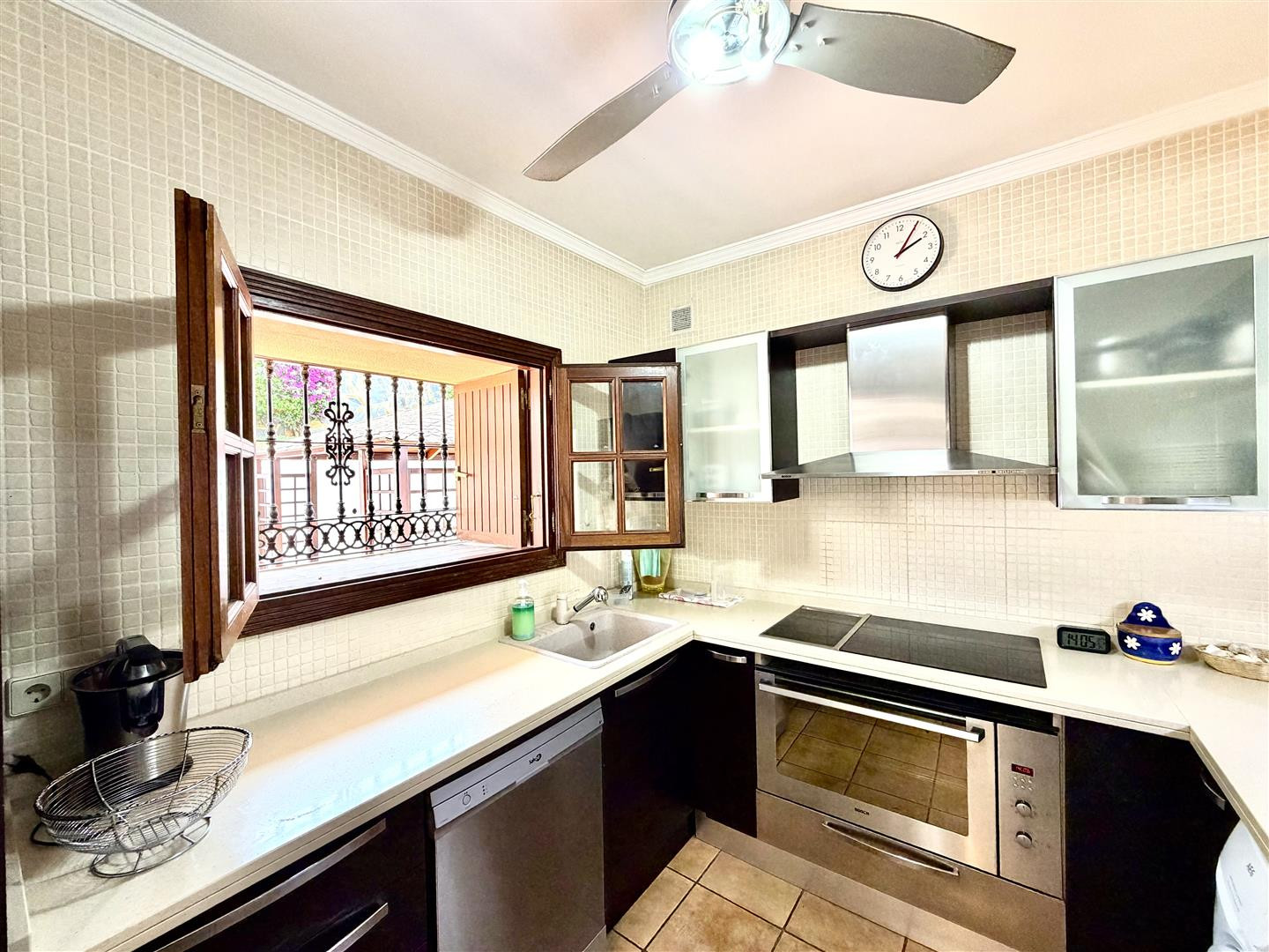 3 Bedroom Villa in Marbella - Photo 10