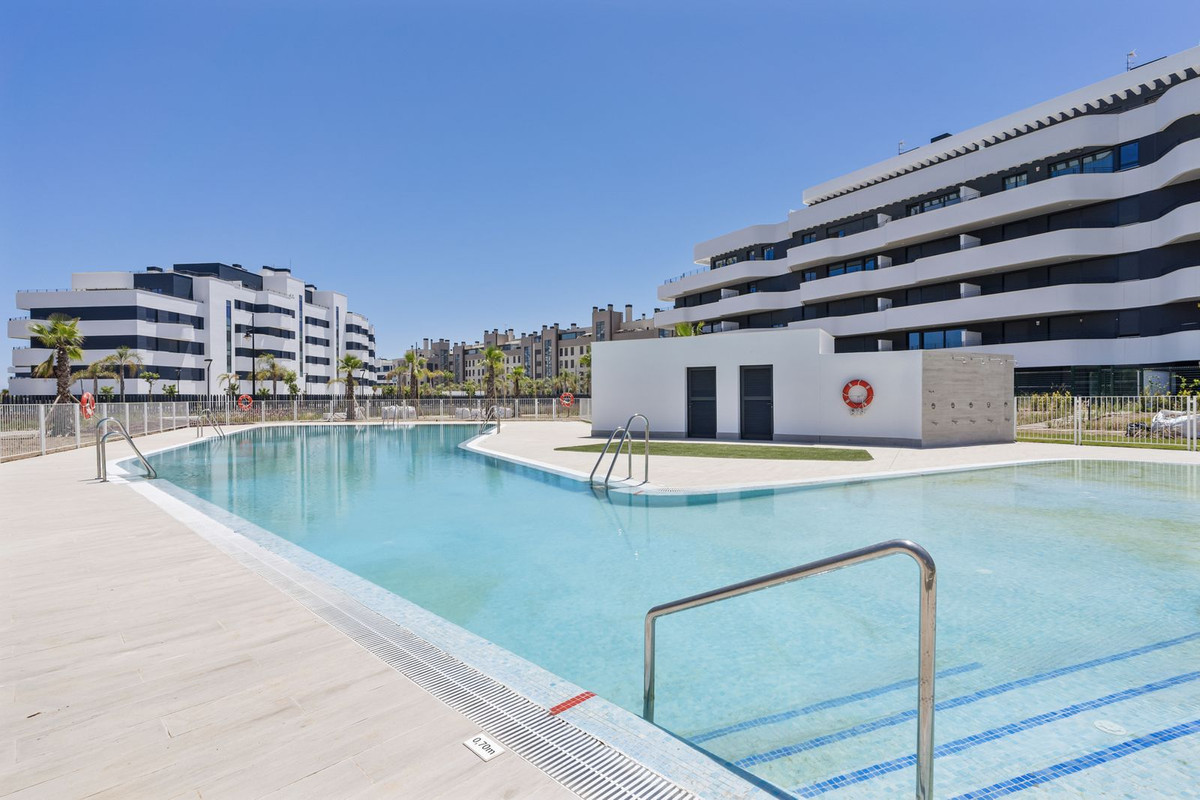 2 Bedroom Penthouse in Torremolinos - Photo 21