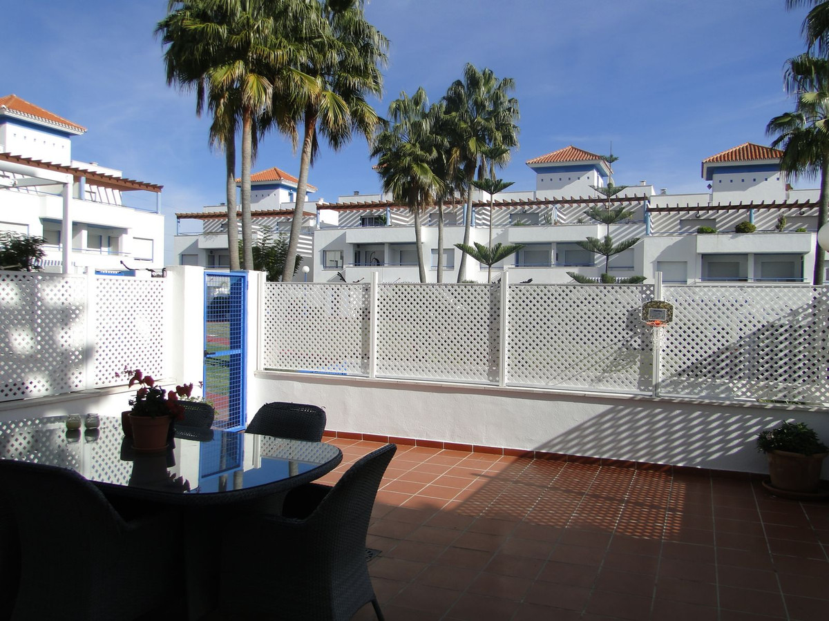 5 Bedroom Townhouse in Estepona - Photo 13