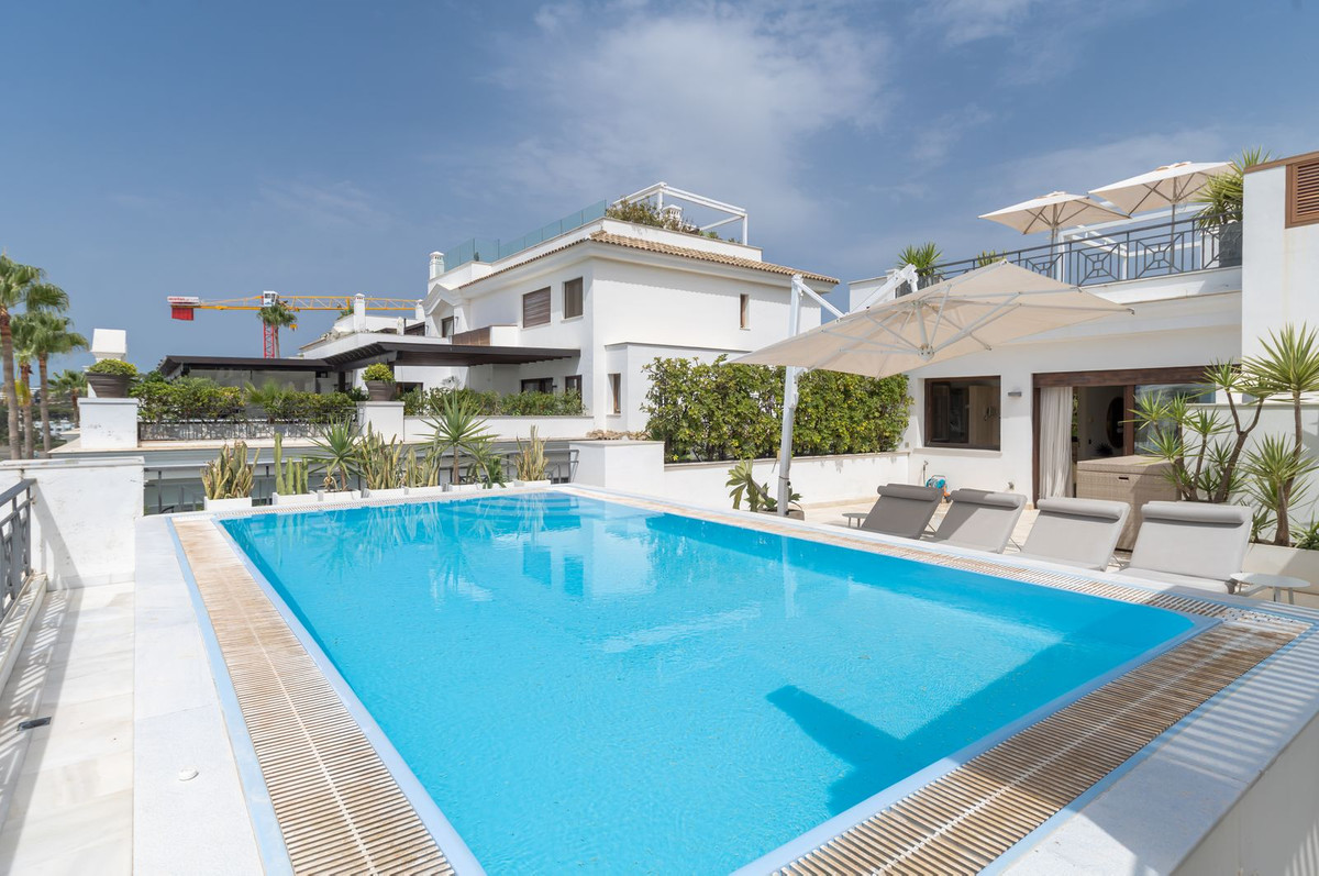 3 Bedroom Apartment in Estepona - Photo 28
