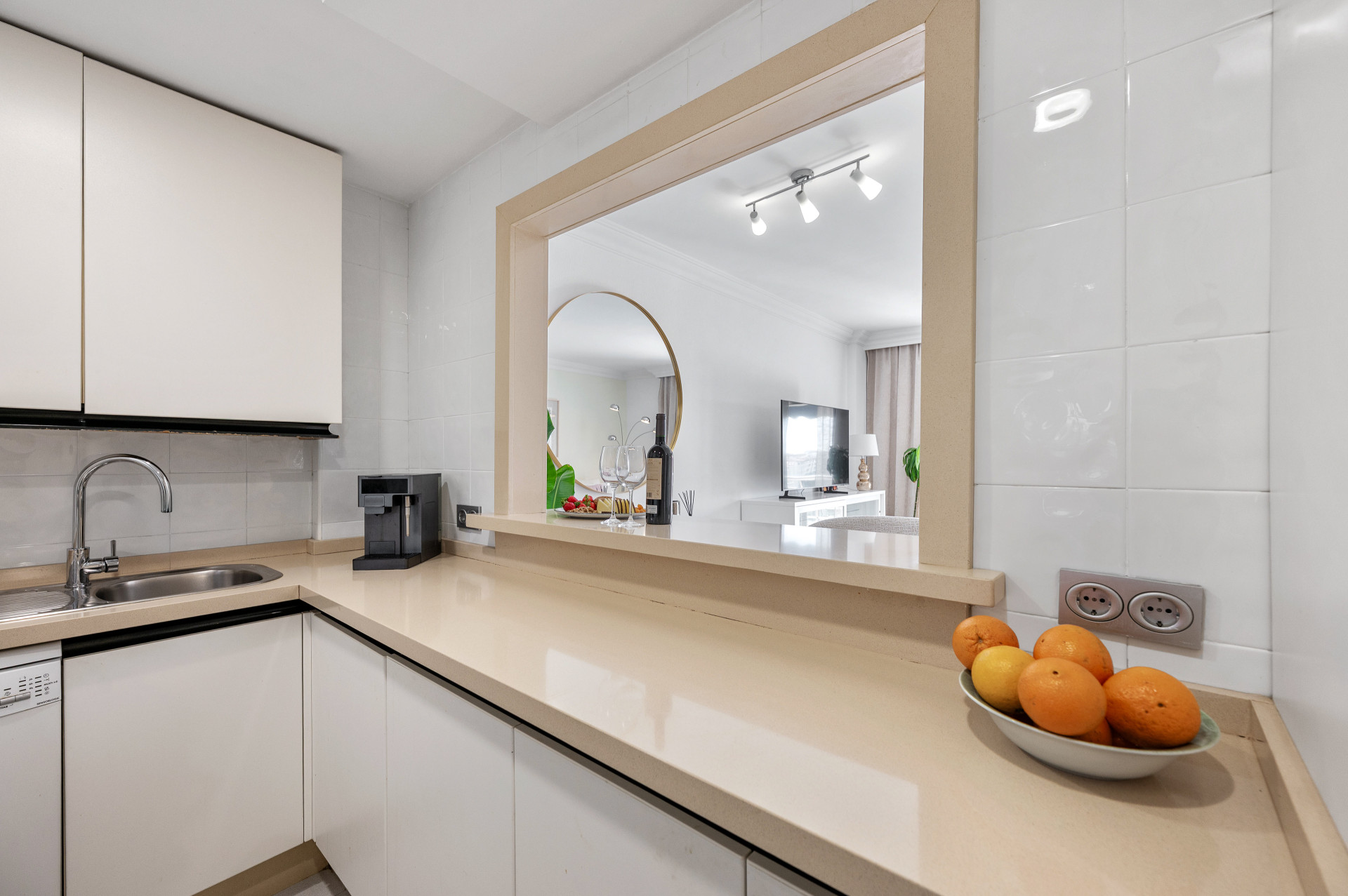 2 Bedroom Apartment in Marbella - Photo 7