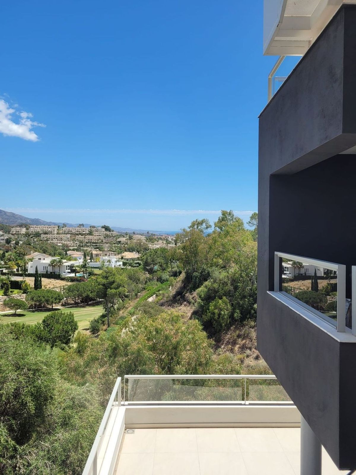 3 Bedroom Apartment in Benahavís - Photo 21