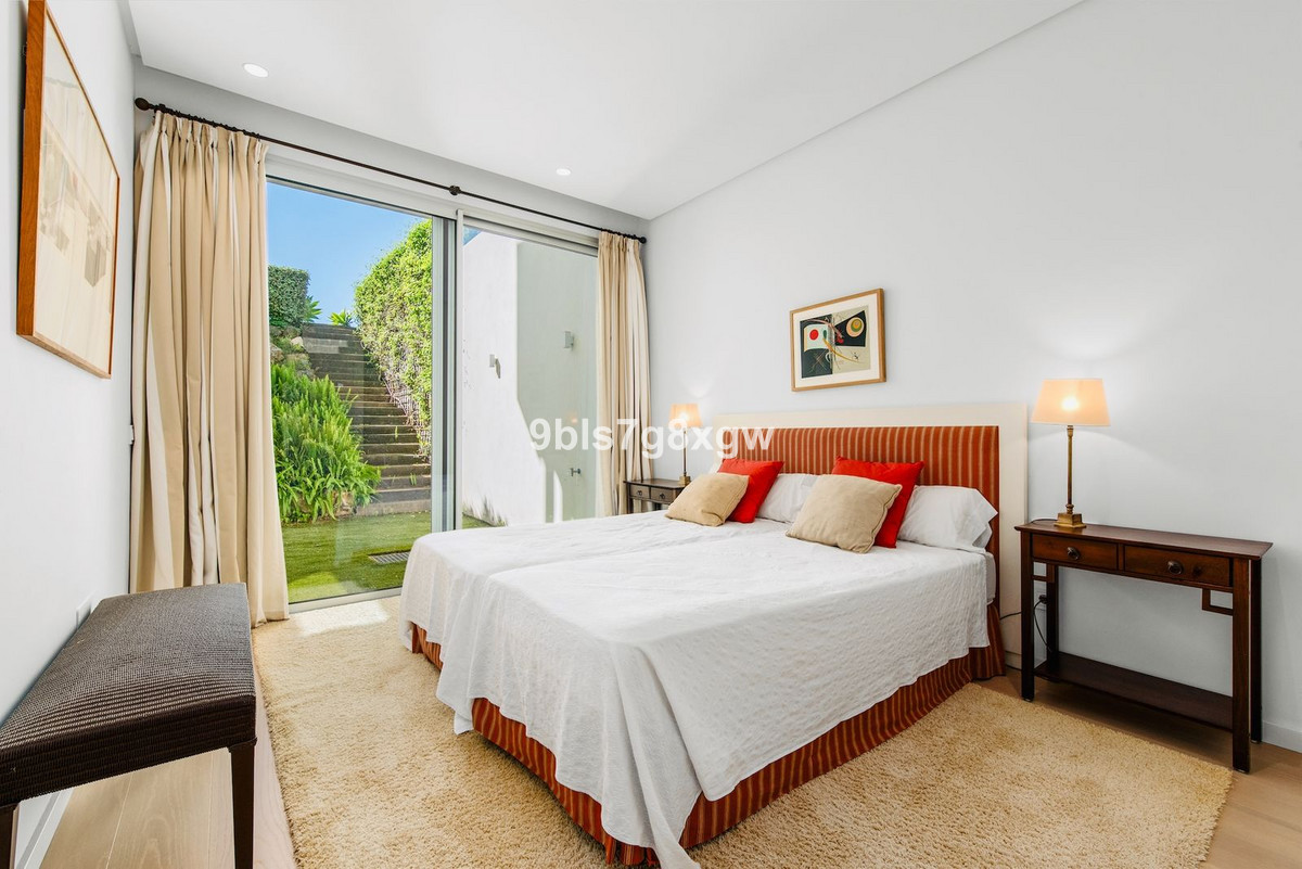 3 Bedroom Apartment in Benahavís - Photo 28