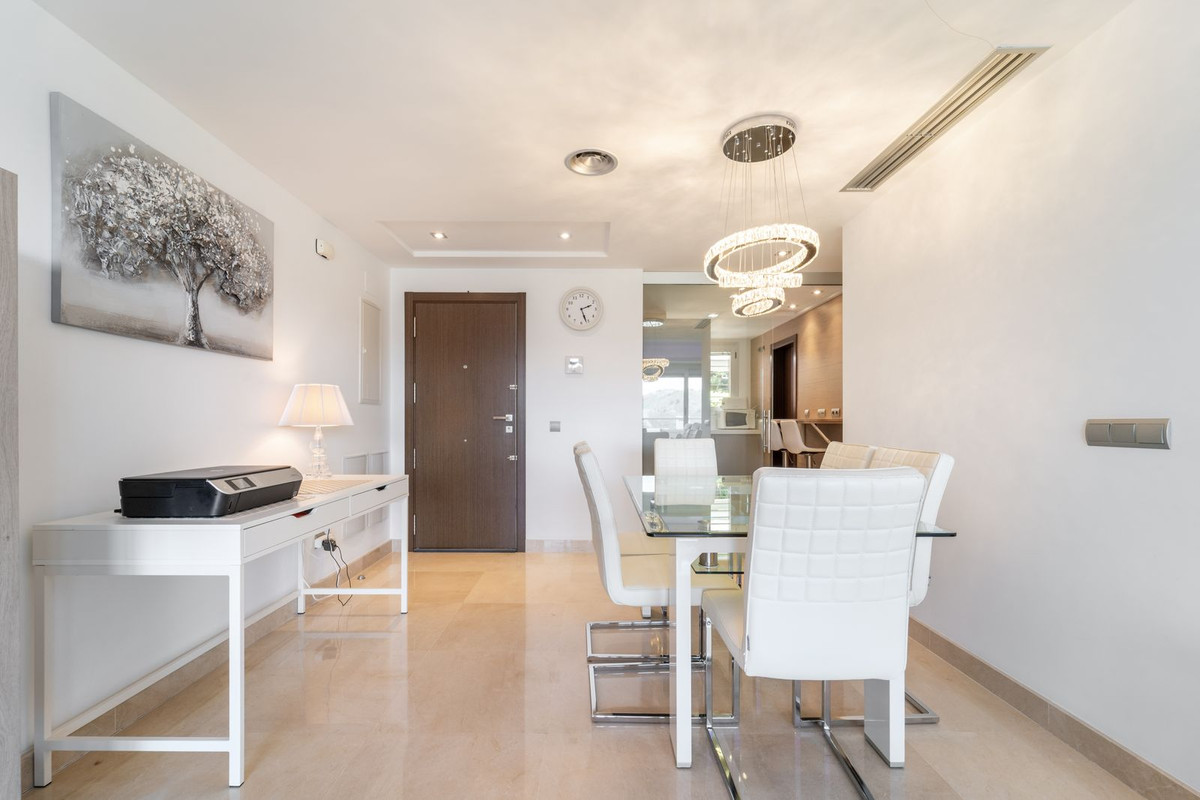 2 Bedroom Apartment in Benahavís - Photo 12