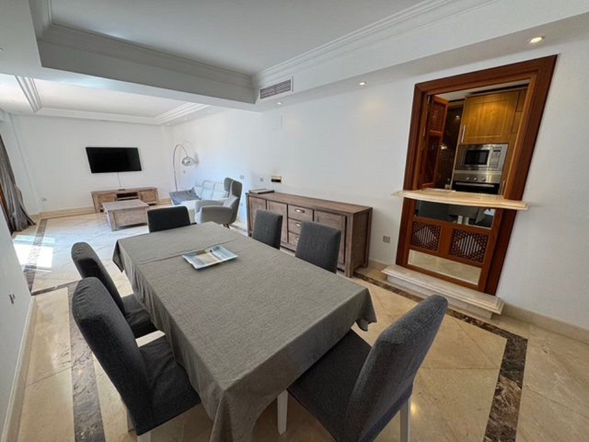 2 Bedroom Apartment in Estepona - Photo 15