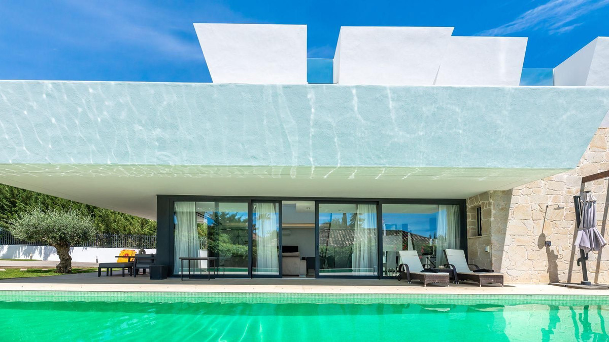 5 Bedroom Villa in Marbella - Photo 8