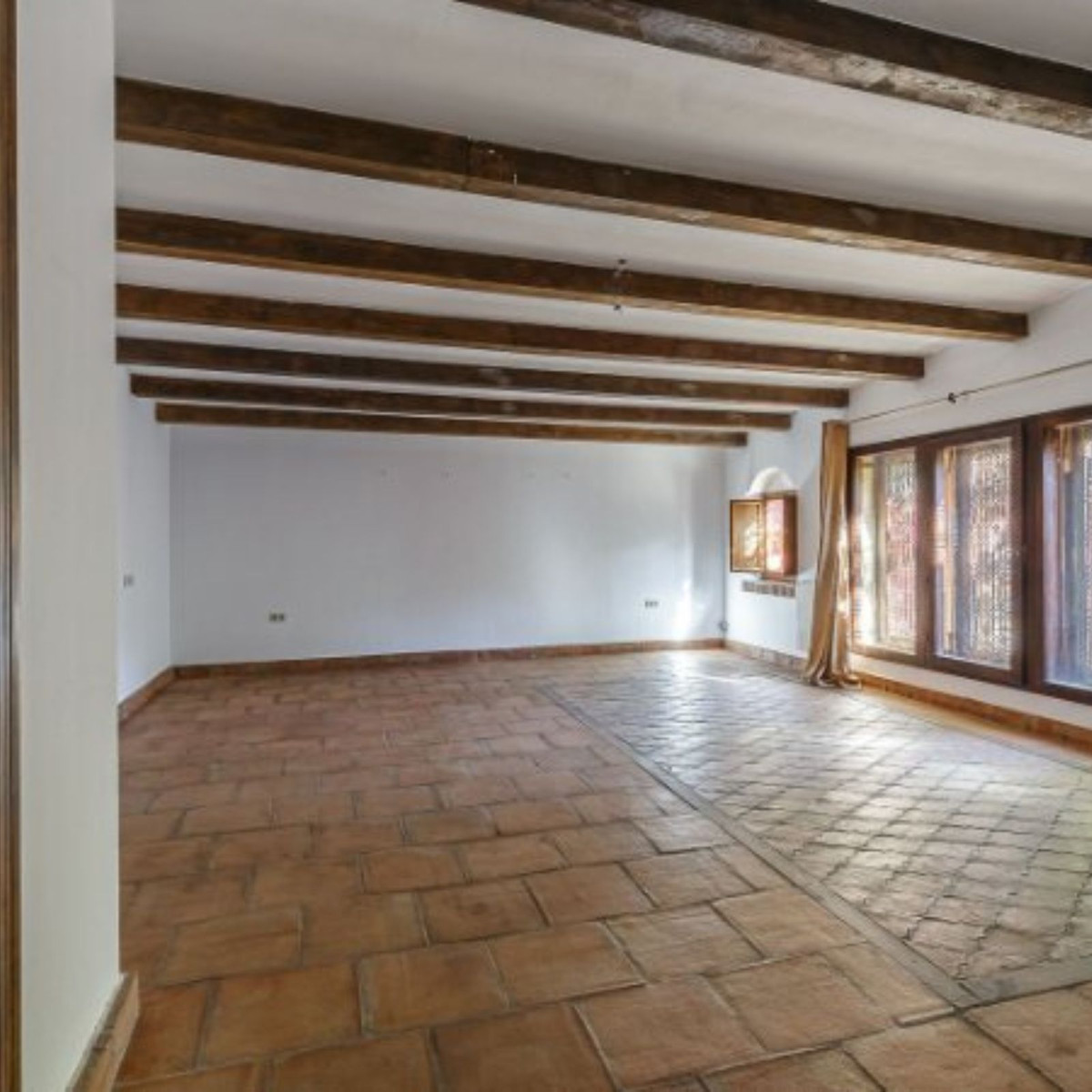 8 Bedroom Villa in Marbella - Photo 12
