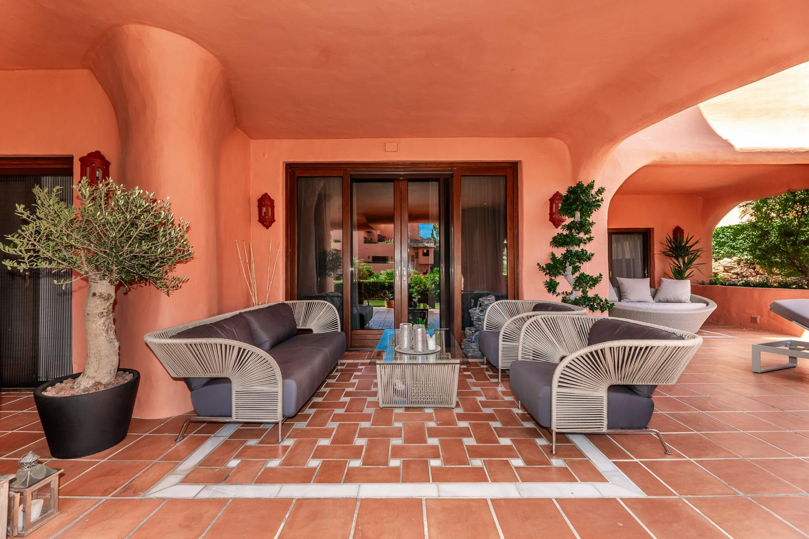 3 Bedroom Apartment in Estepona - Photo 10