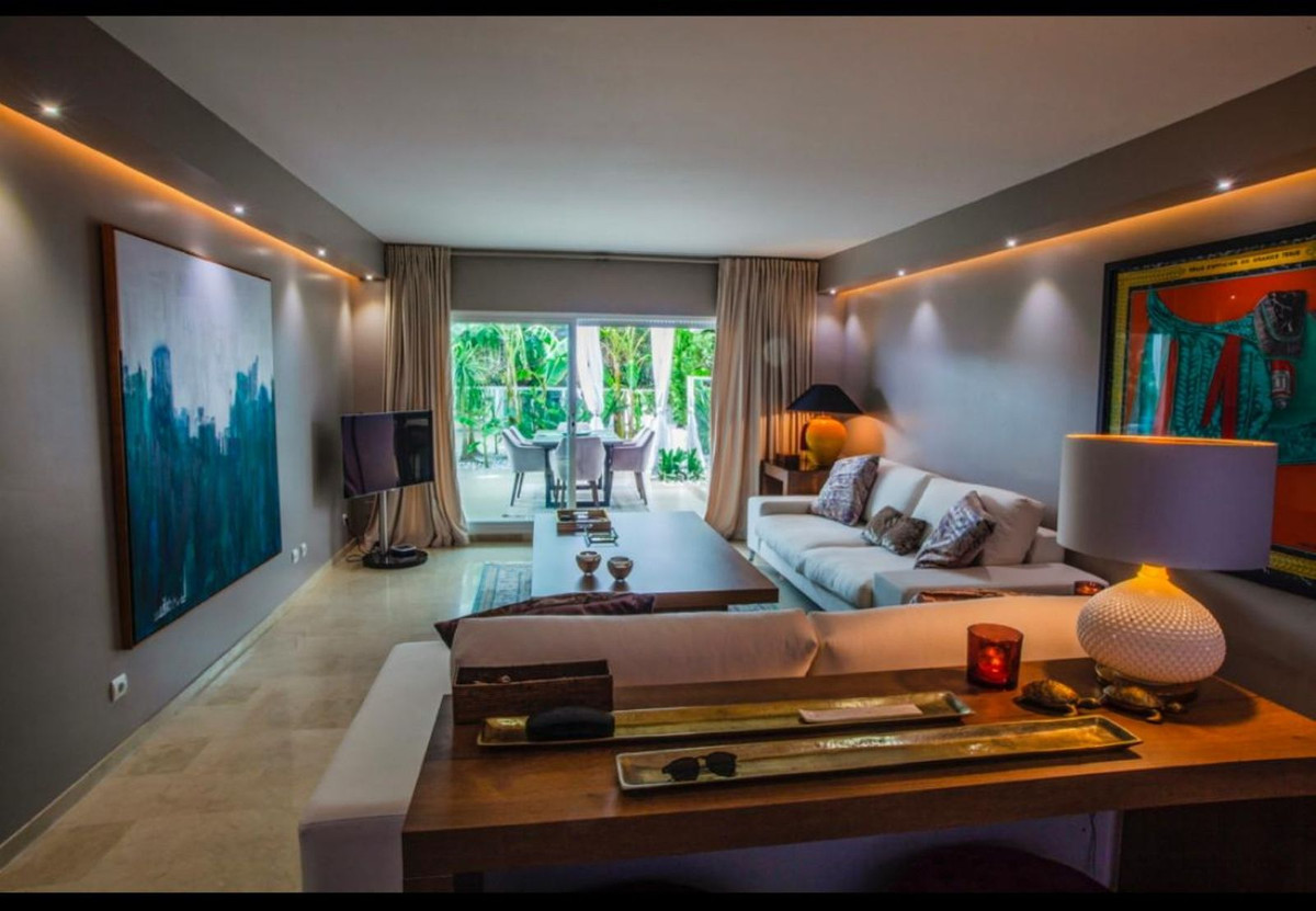 2 Bedroom Apartment in Marbella - Photo 10