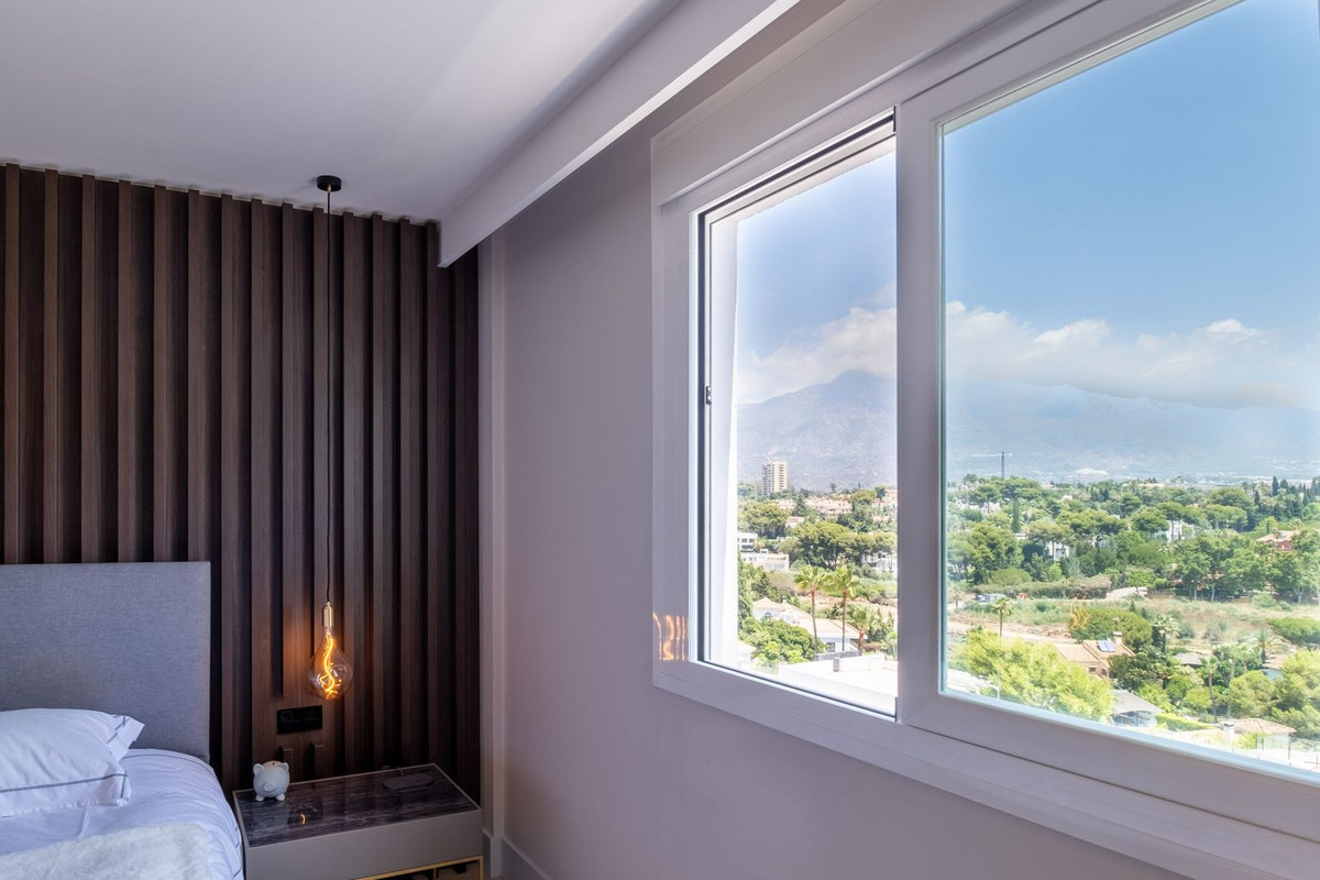 2 Bedroom Apartment in Marbella - Photo 22