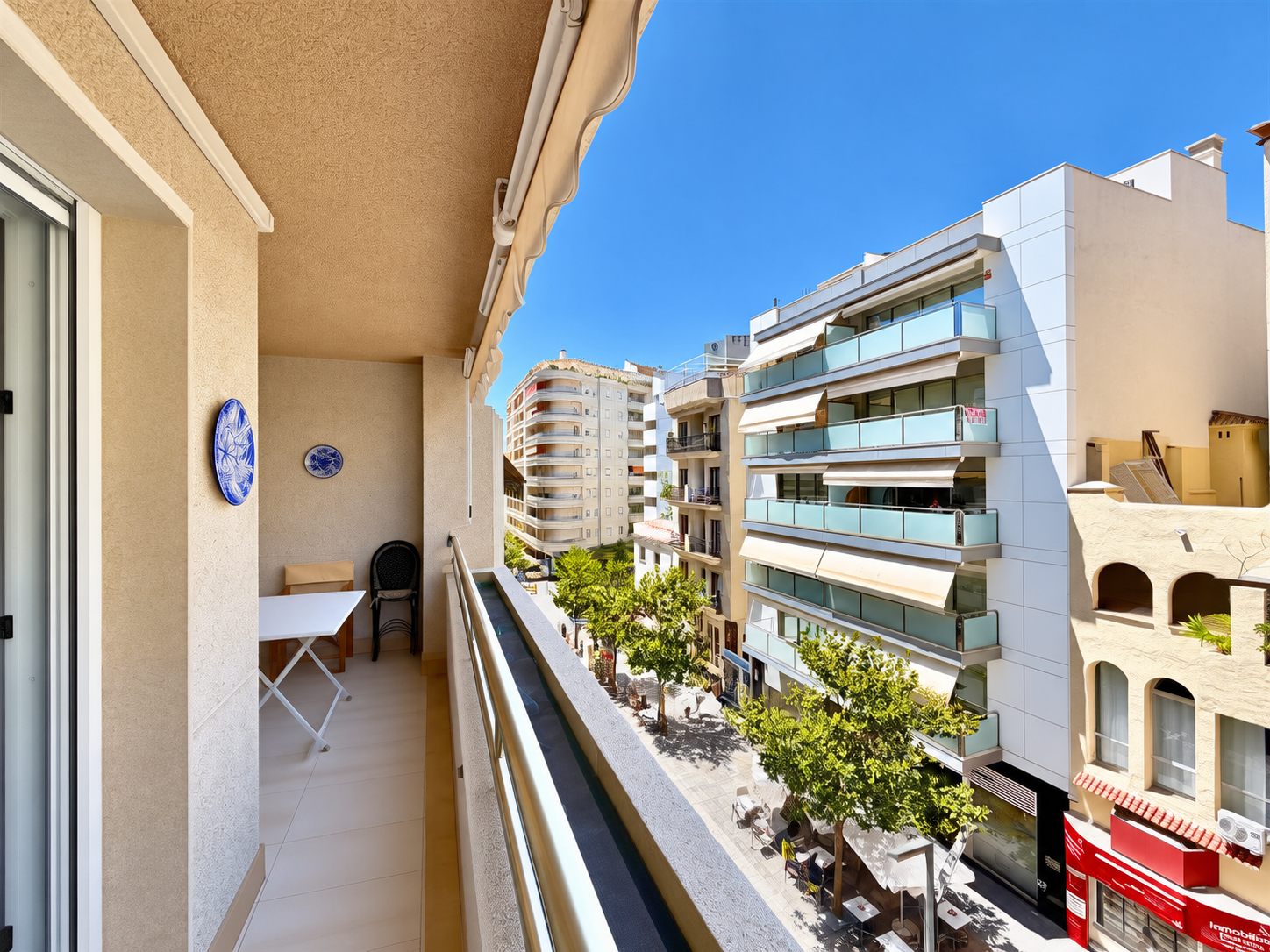 1 Bedroom Apartment in Marbella - Photo 2