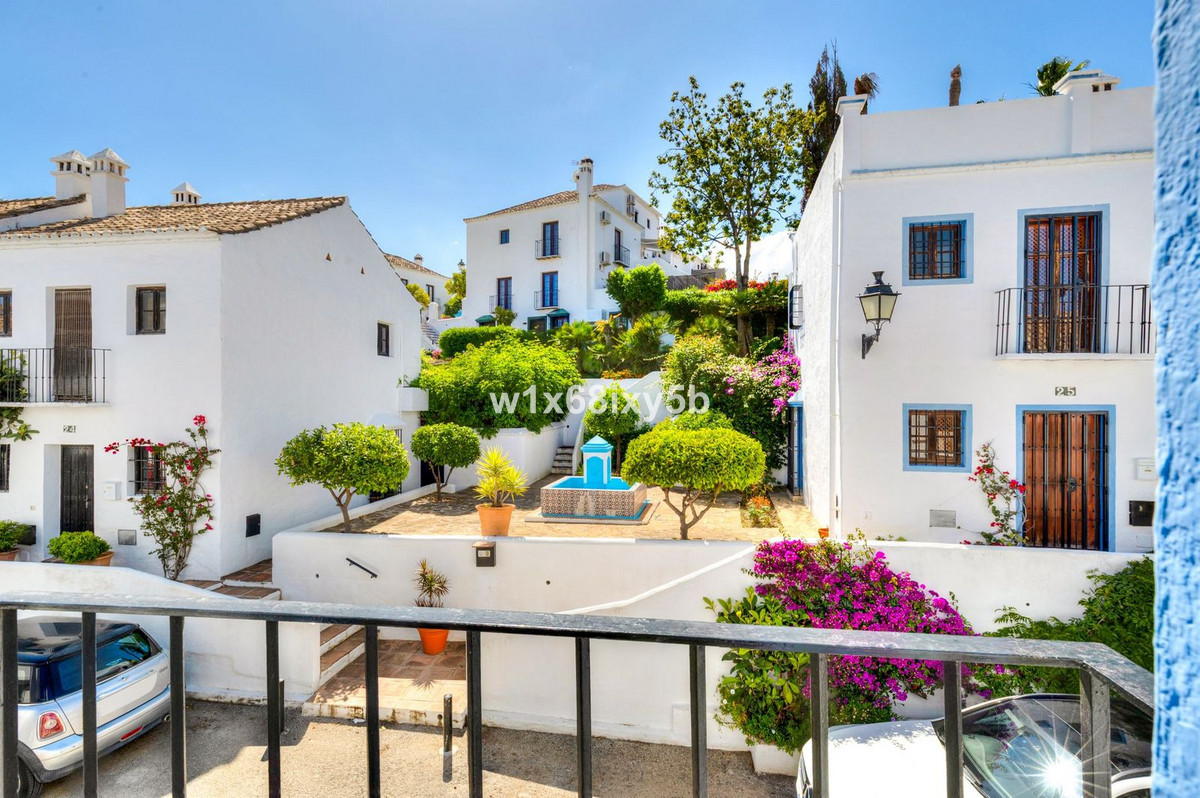2 Bedroom Townhouse in Marbella - Photo 14