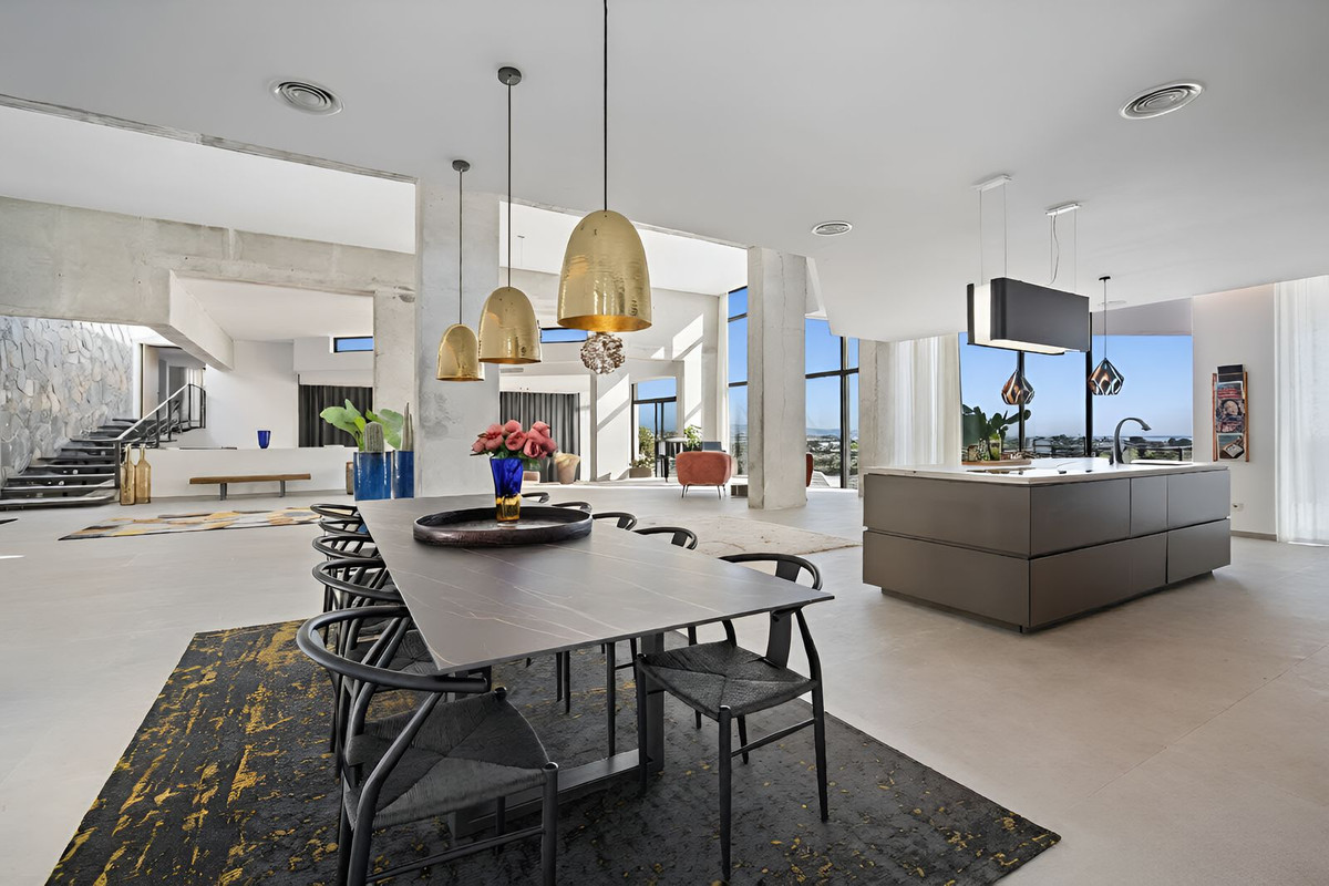 6 Bedroom Villa in Estepona - Photo 4