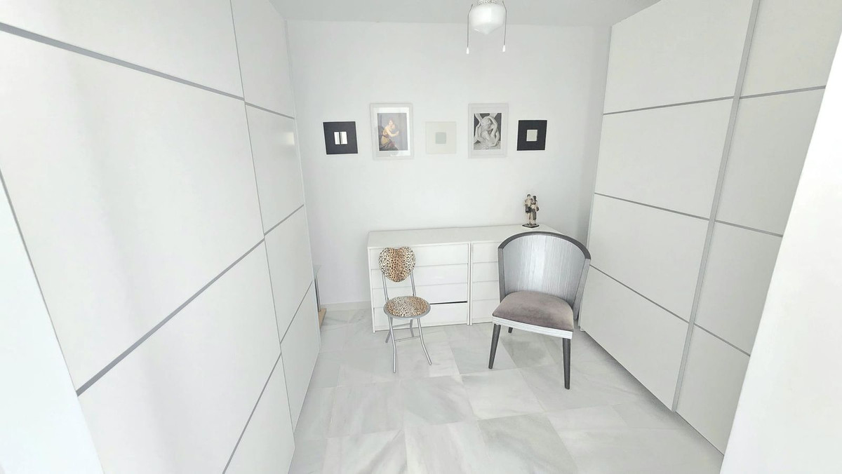 8 Bedroom Villa in Marbella - Photo 17