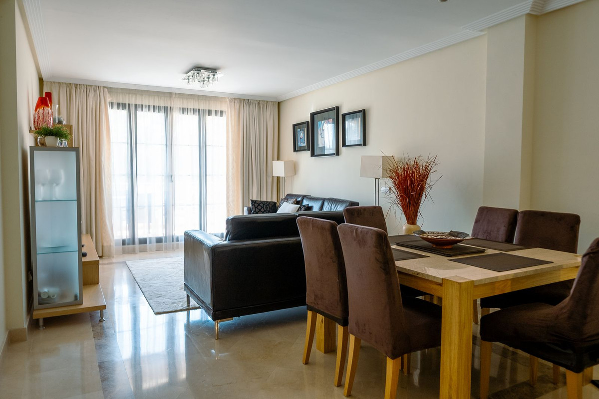 3 Bedroom Apartment in Benahavís - Photo 7