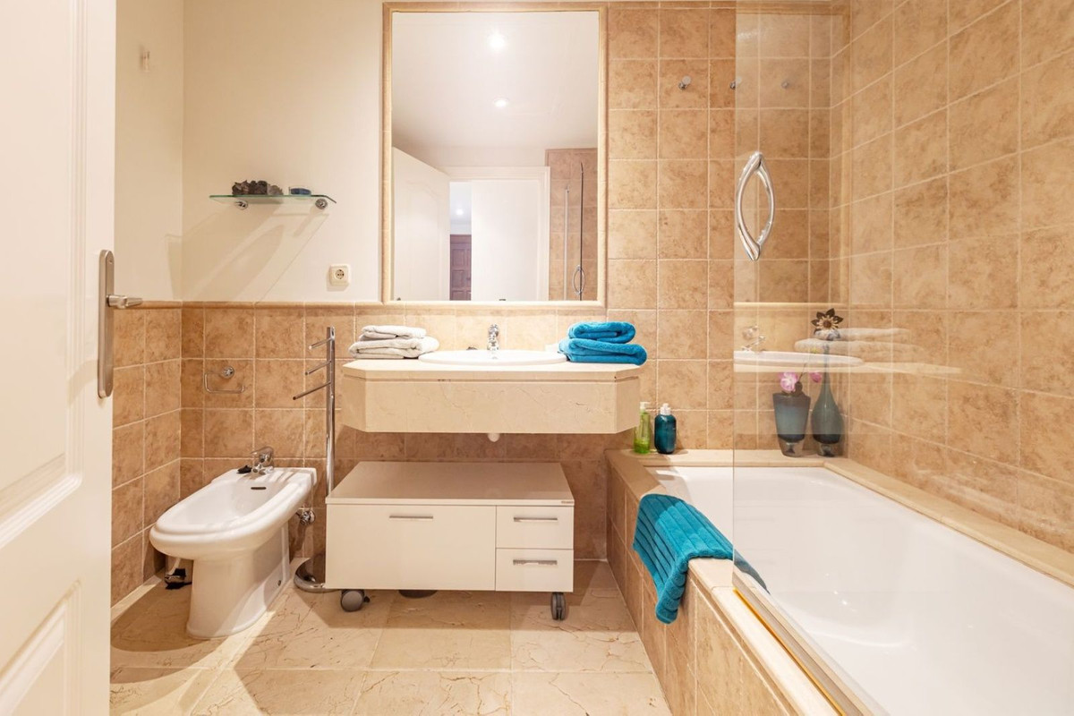 2 Bedroom Apartment in Benahavís - Фото 22