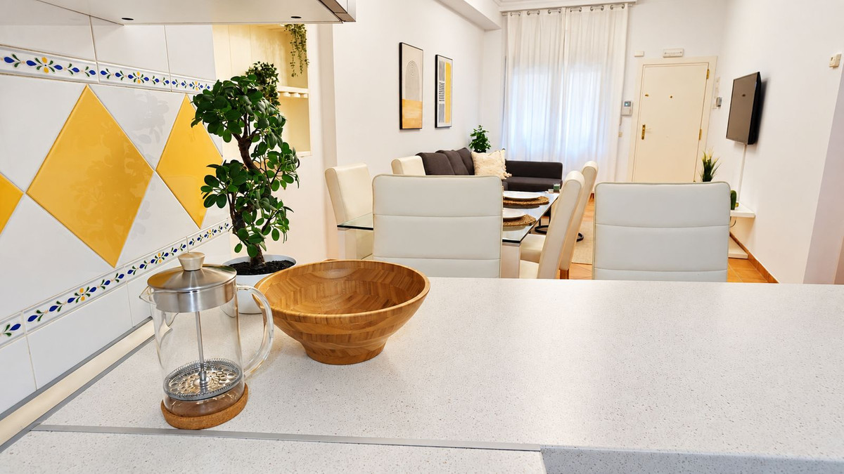 1 Bedroom Apartment in Benahavís - Photo 9