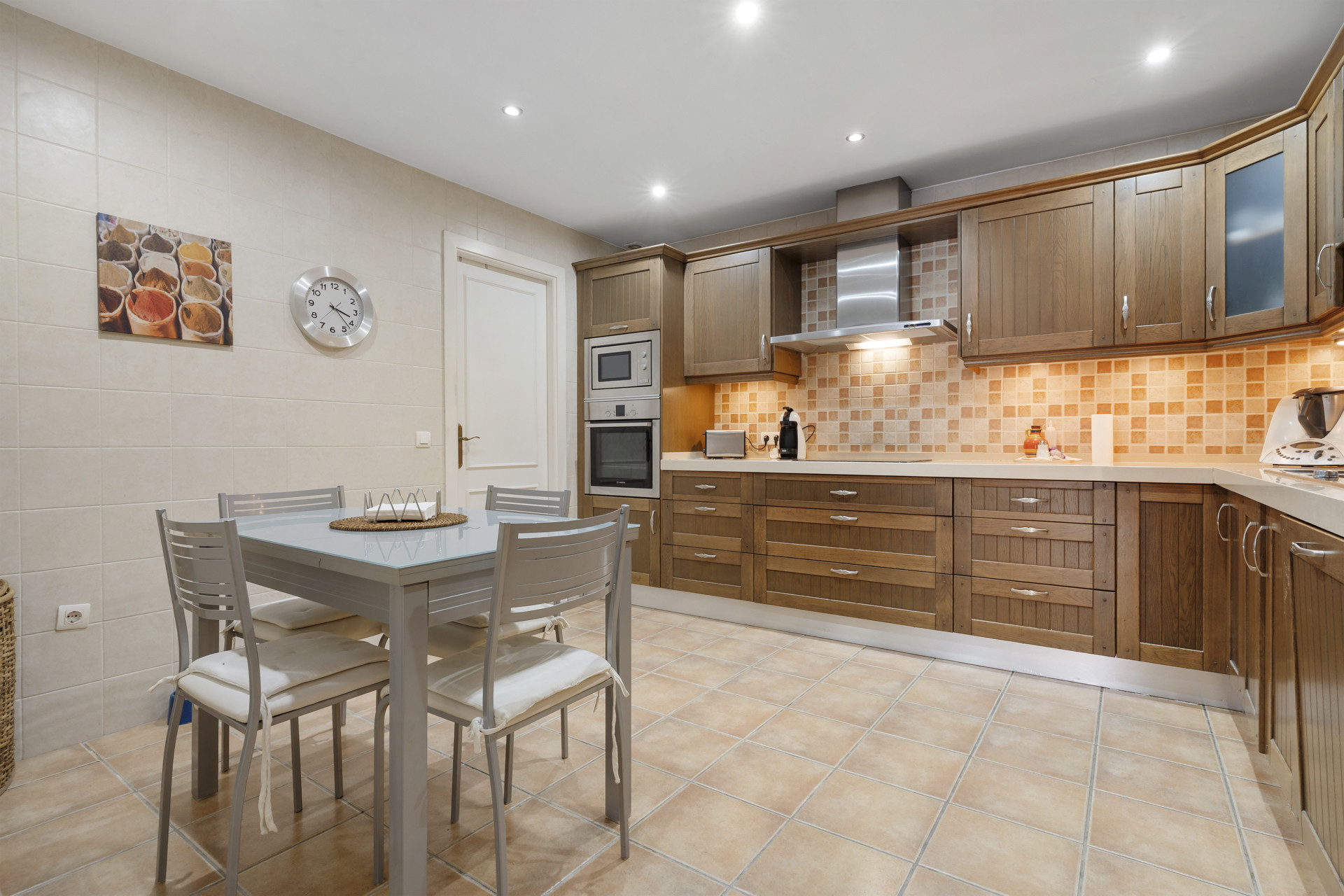 3 Bedroom Apartment in Marbella - Photo 5