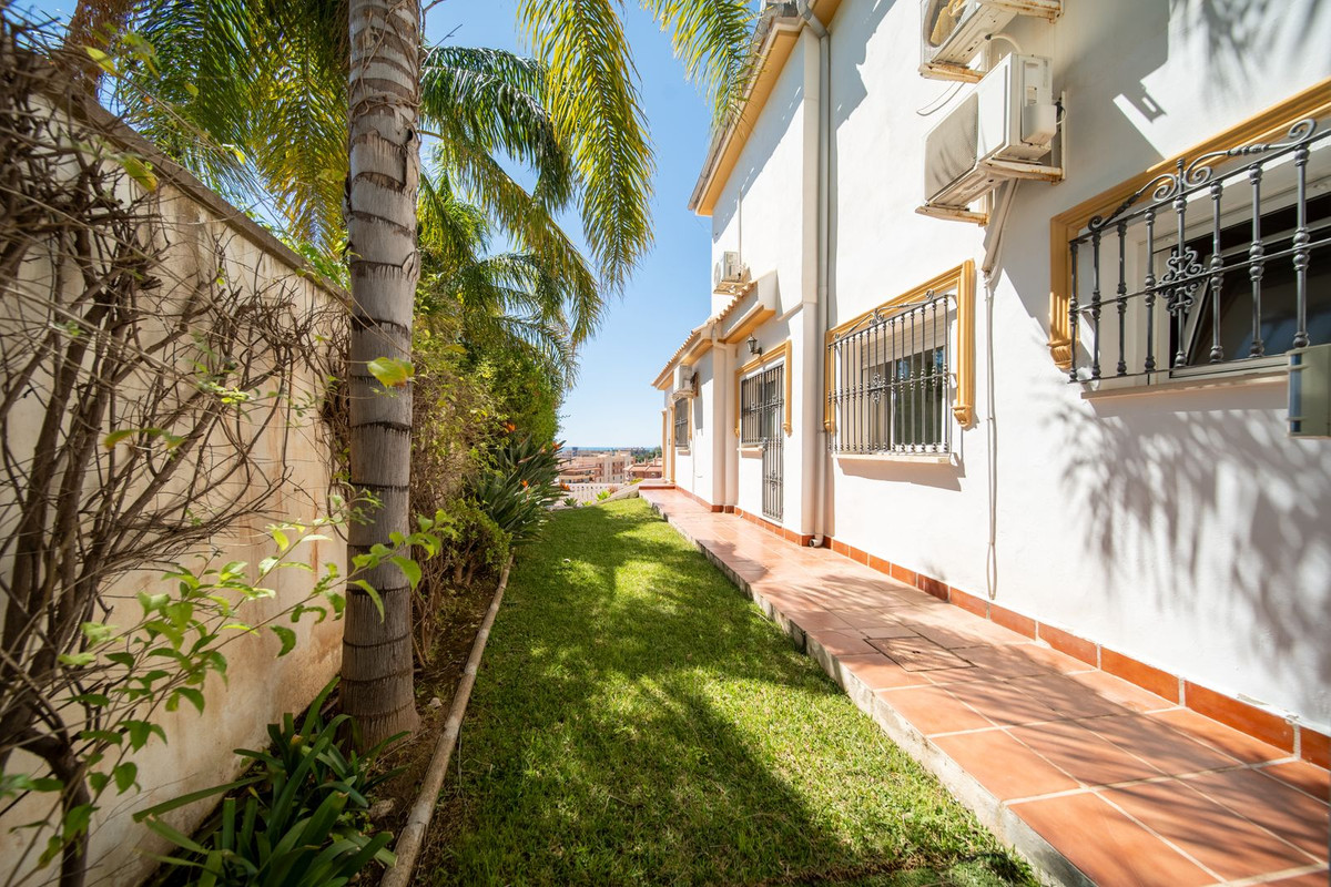 4 Bedroom Villa in Fuengirola - Photo 11