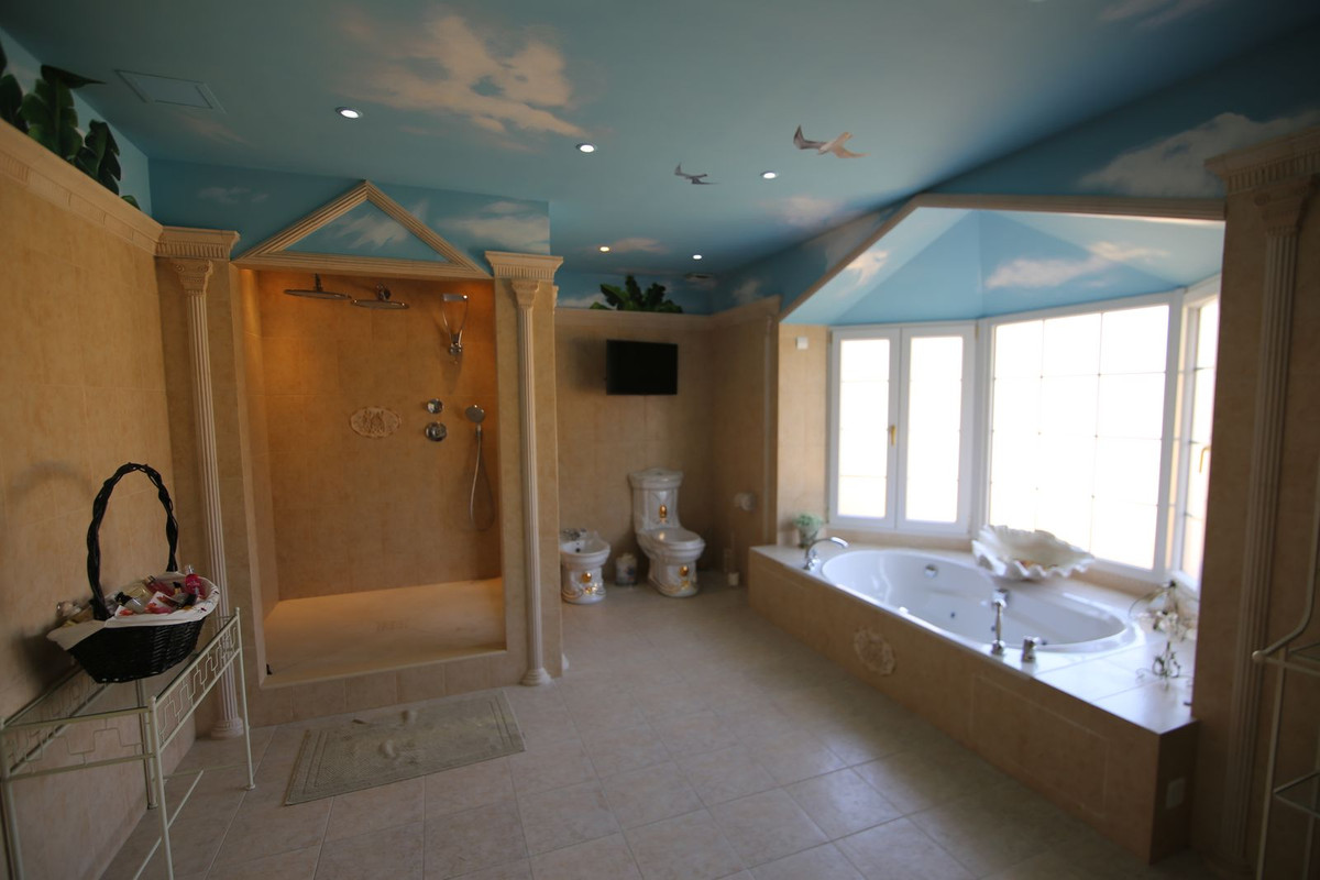 6 Bedroom Villa in Sotogrande - Photo 21