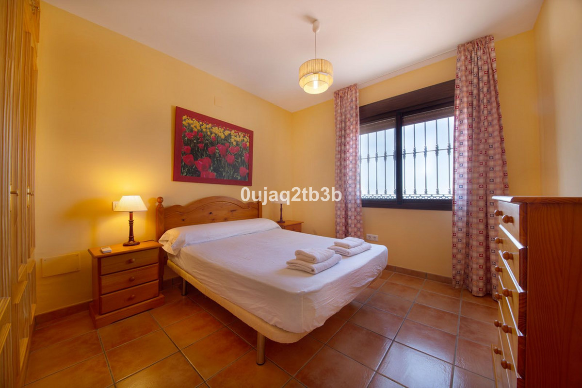 6 Bedroom Villa in Estepona - Photo 20