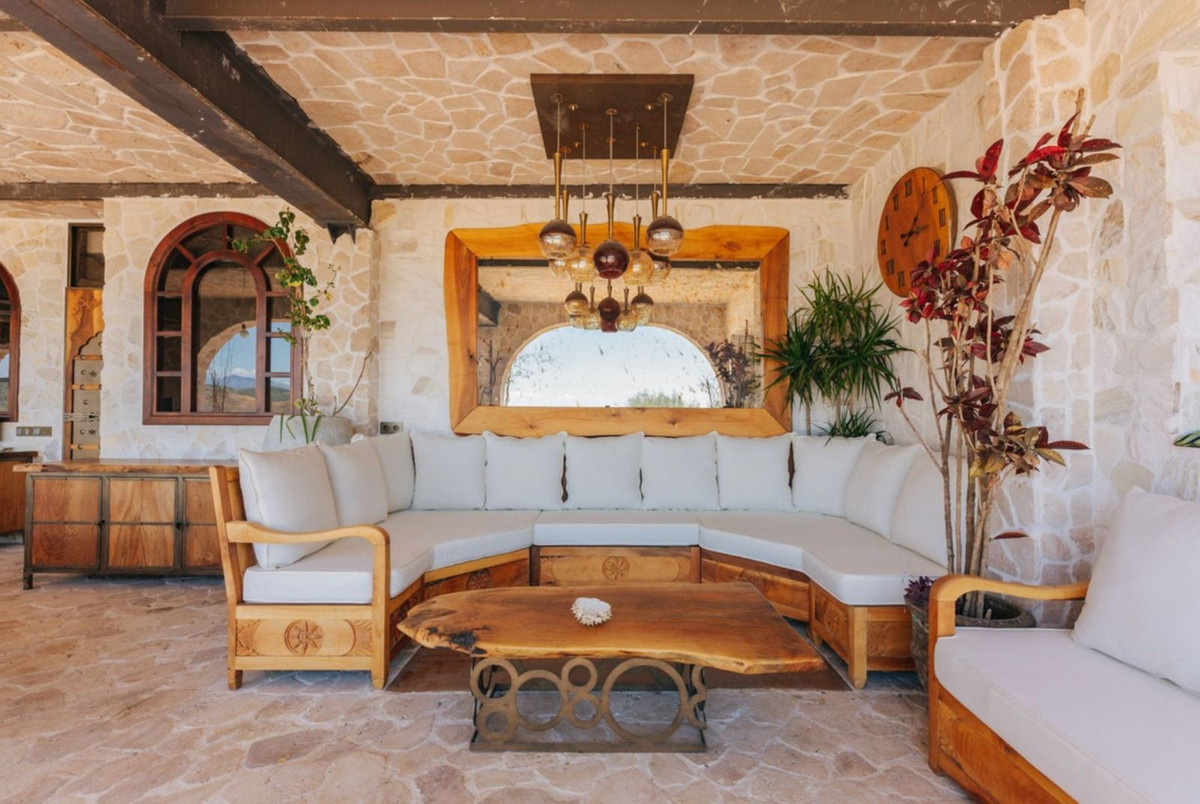 6 Bedroom Villa in Istán - Photo 17