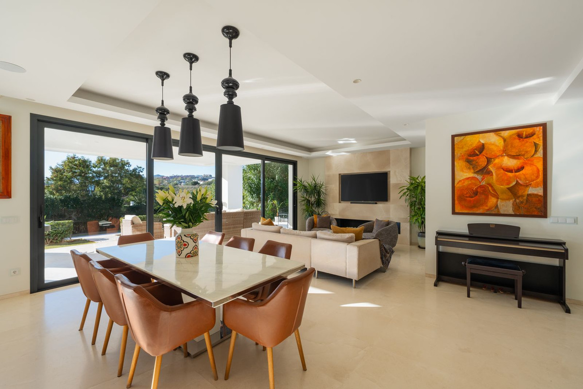 6 Bedroom Villa in Marbella - Photo 5