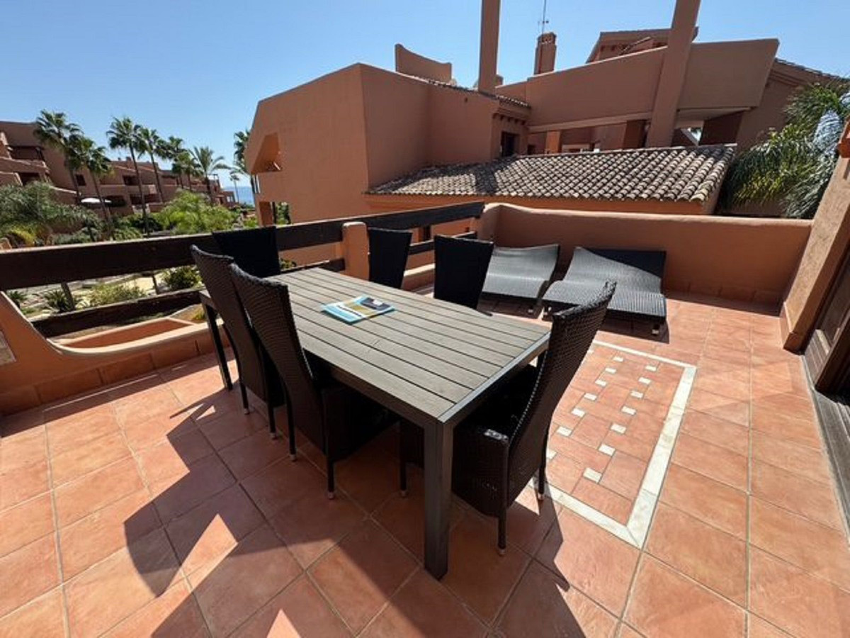 2 Bedroom Apartment in Estepona - Photo 8