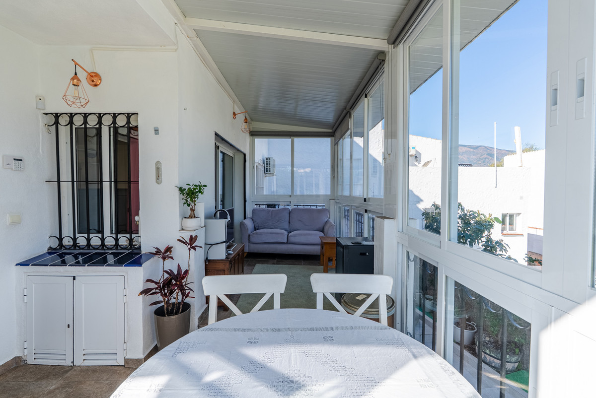 3 Bedroom Townhouse in Estepona - Photo 10
