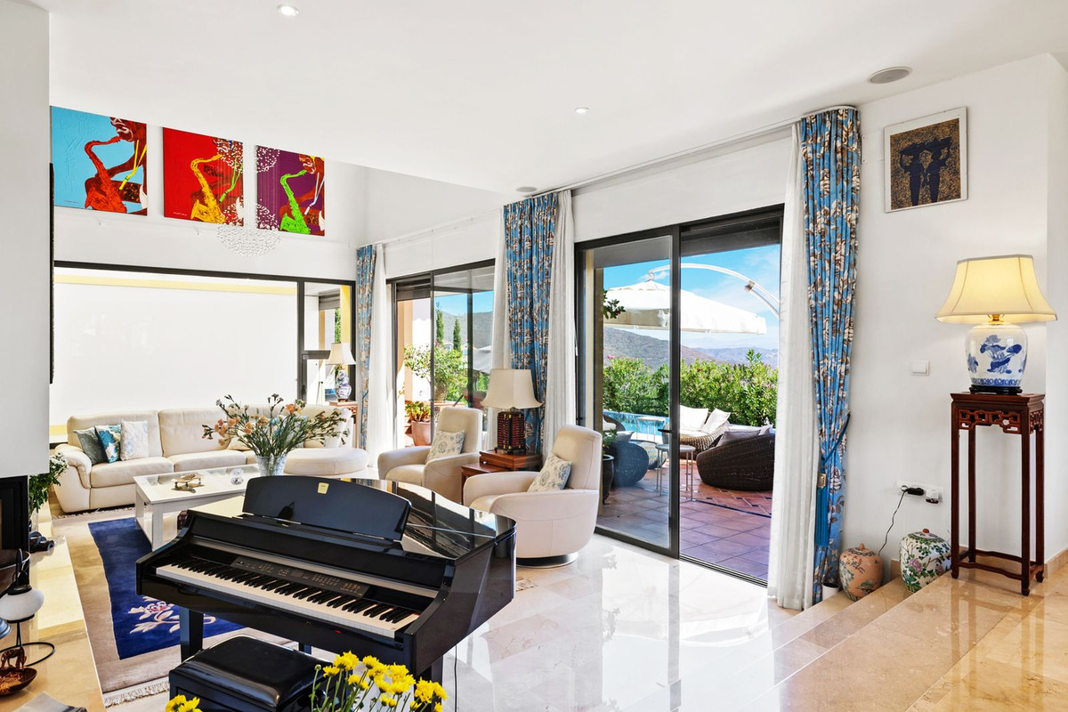 6 Bedroom Villa in Marbella - Photo 14