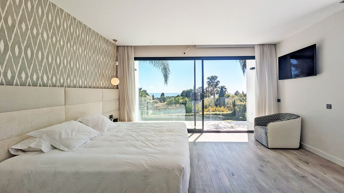5 Bedroom Villa in Marbella - Photo 19