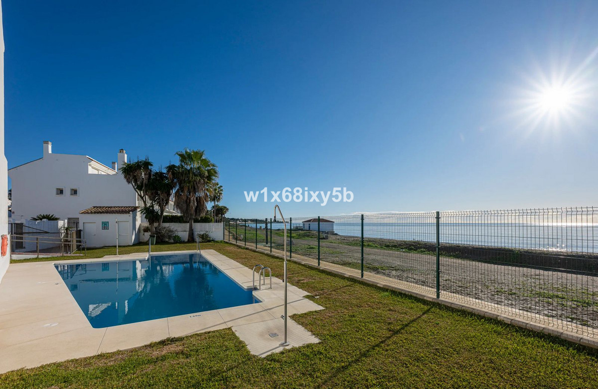 3 Bedroom Townhouse in Estepona - Фото 3