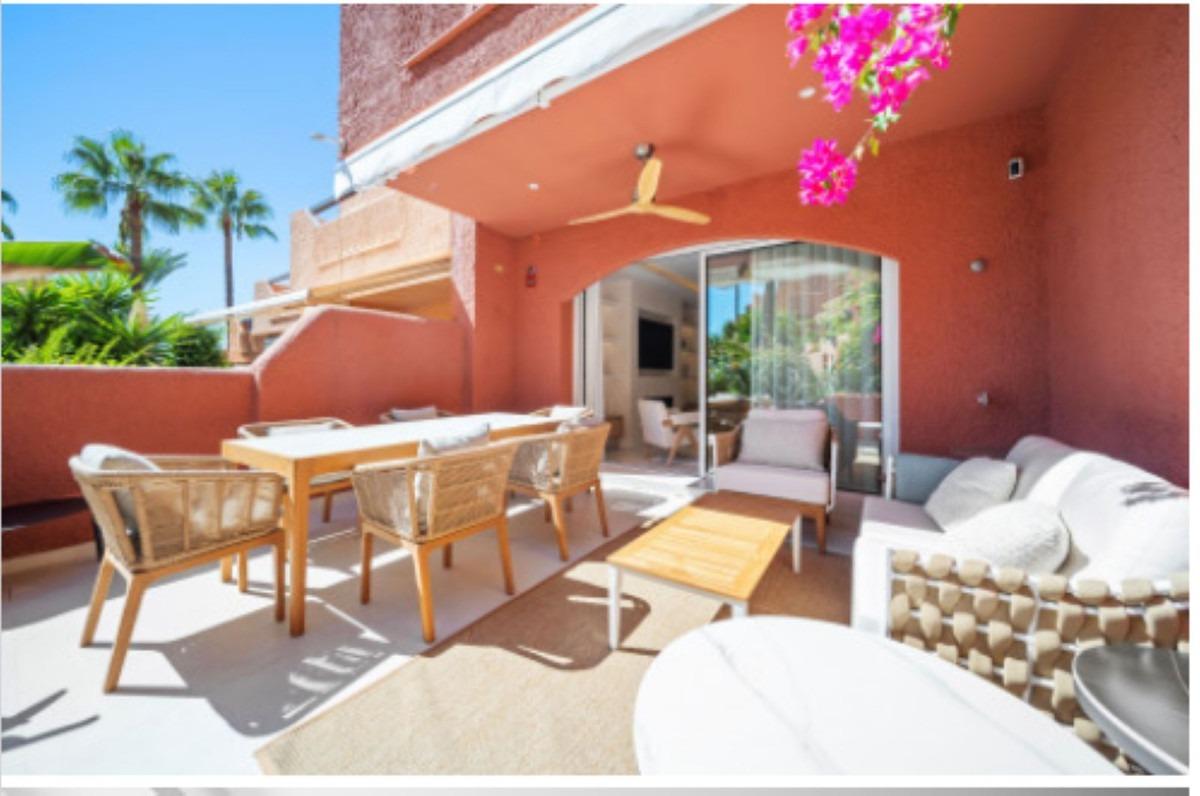 3 Bedroom Townhouse in Marbella - Photo 2