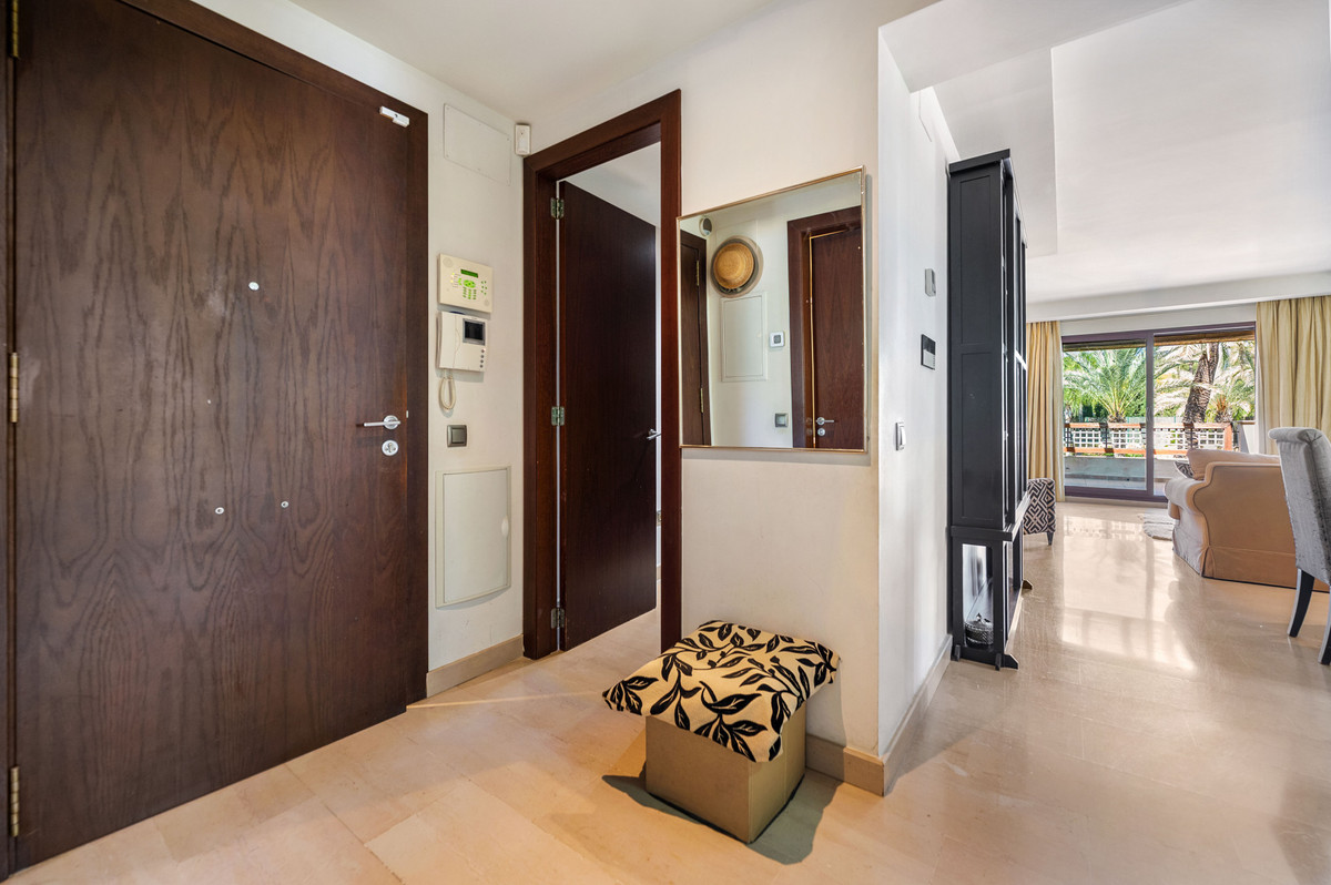 2 Bedroom Apartment in Marbella - Photo 25