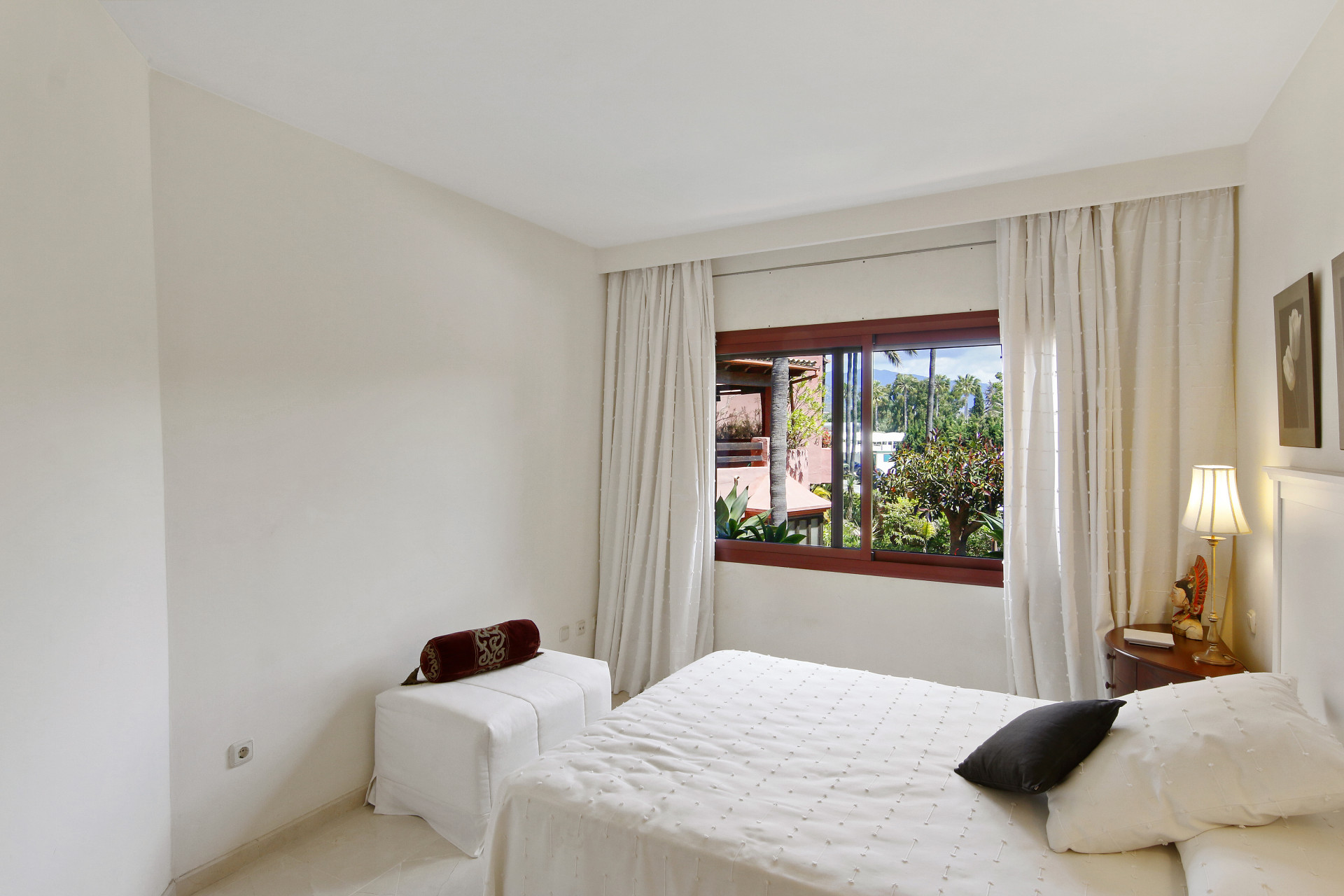 3 Bedroom Penthouse in Estepona - Photo 11