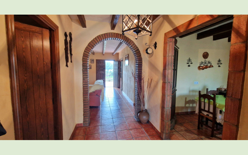 5 Bedroom Townhouse in Jimena de la Frontera - Photo 12