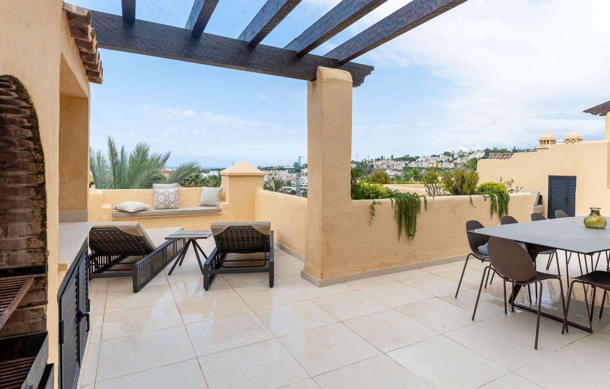 3 Bedroom Penthouse in Estepona - Photo 27