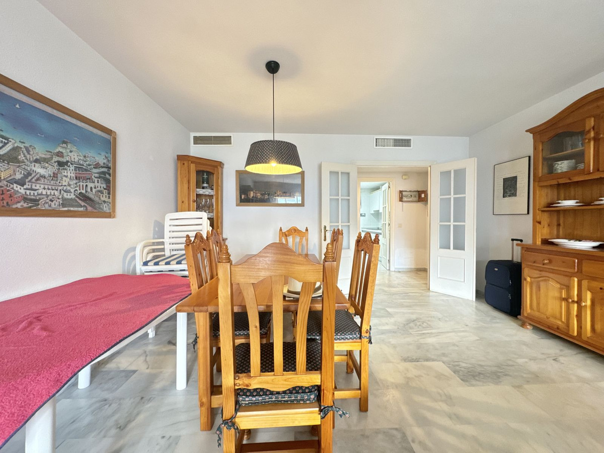 3 Bedroom Apartment in Estepona - Photo 14