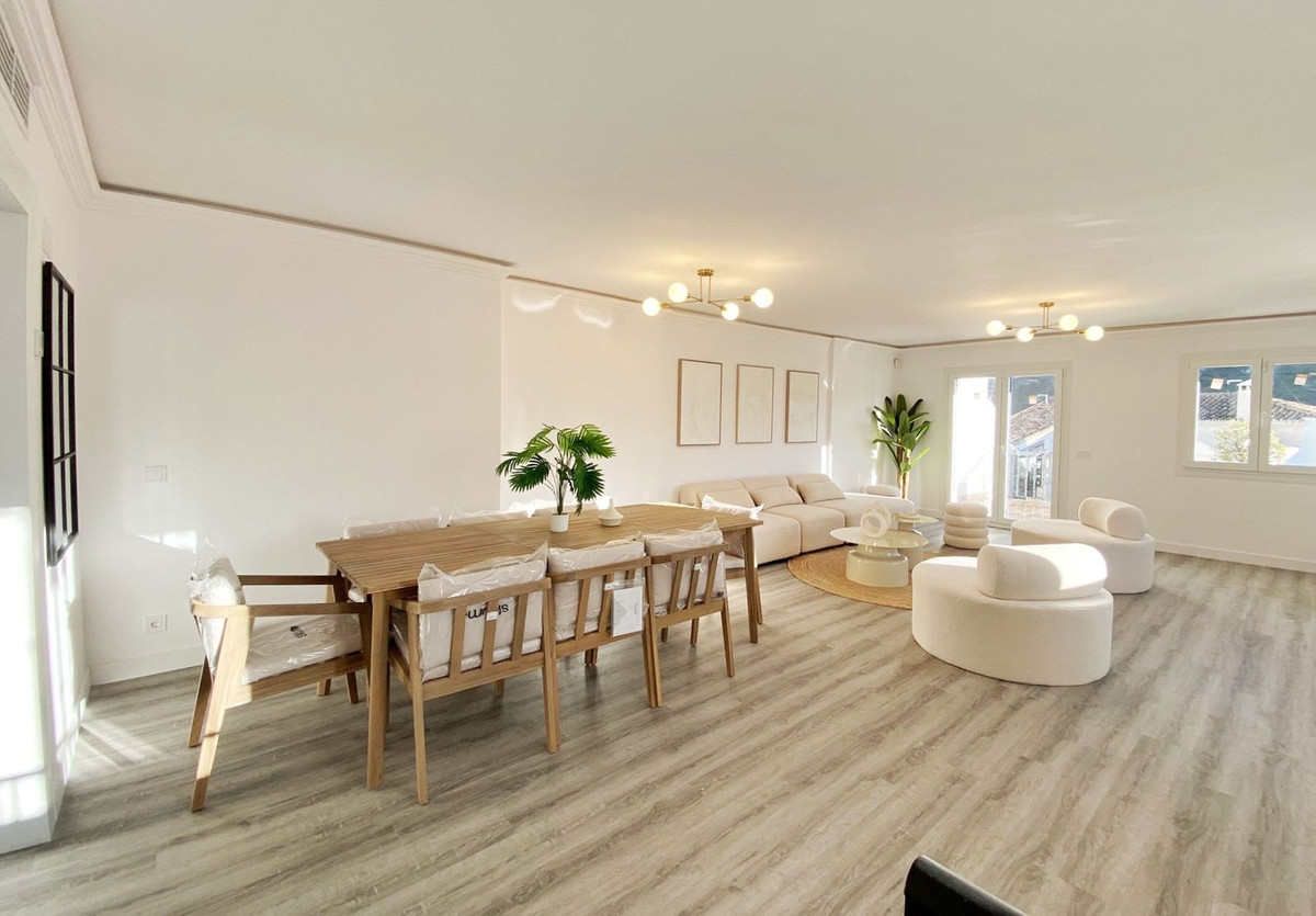 5 Bedroom Apartment in Benahavís - Photo 2