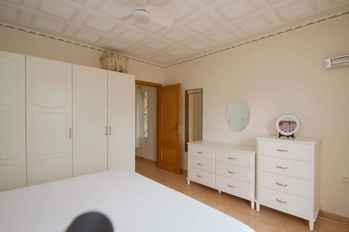 5 Bedroom Villa in Coín - Photo 21