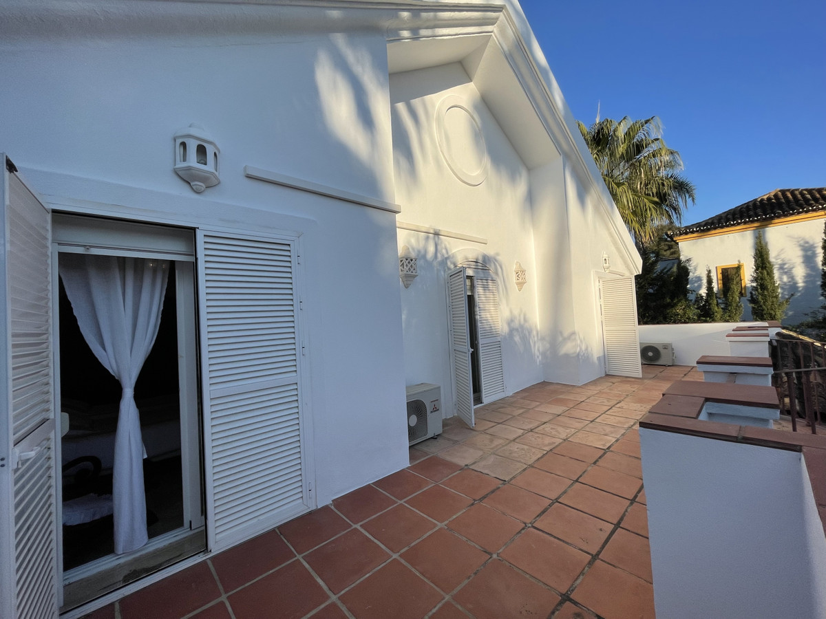 4 Bedroom Villa in Marbella - Photo 38