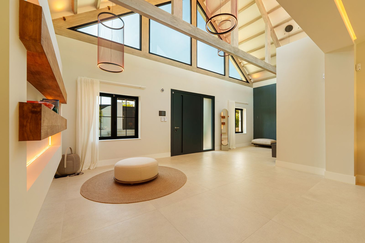 5 Bedroom Villa in Marbella - Photo 14