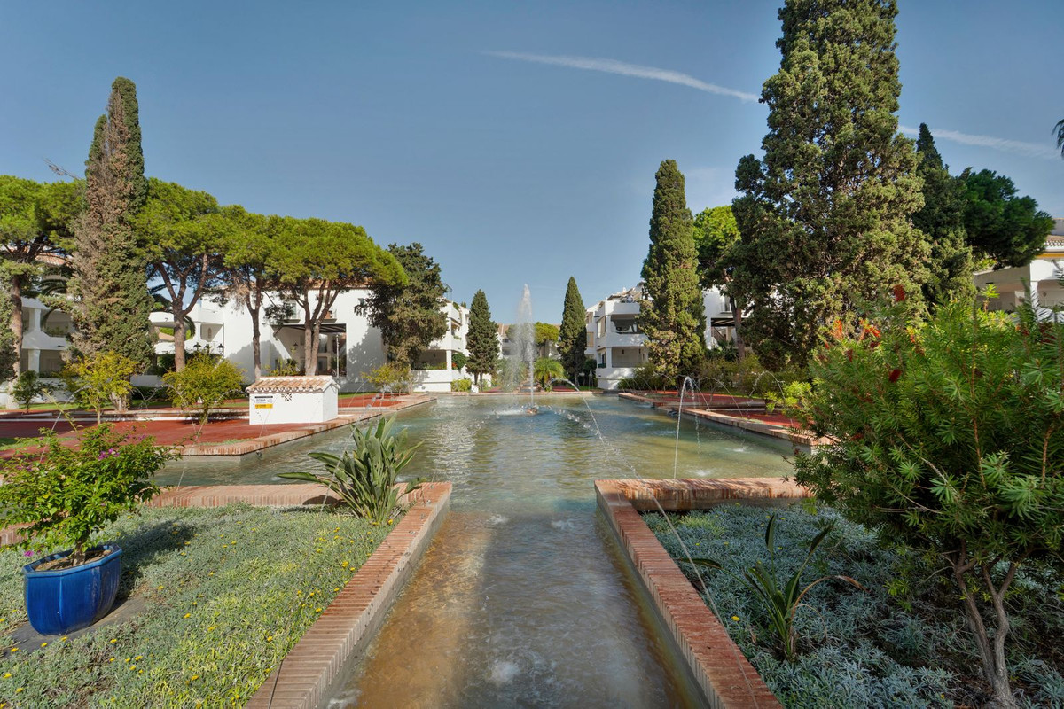 3 Bedroom Apartment in Estepona - Photo 24