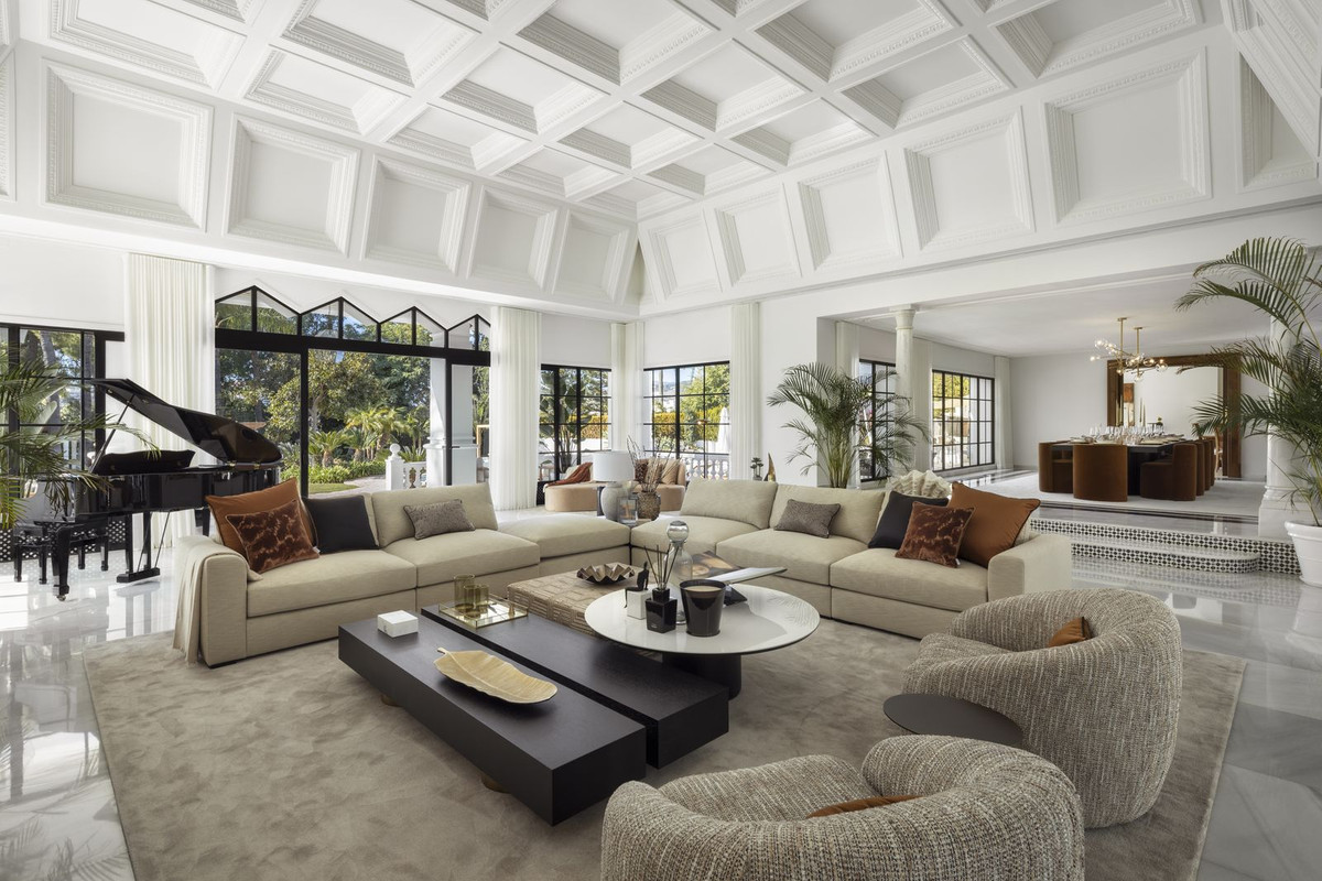 12 Bedroom Villa in Marbella - Photo 6